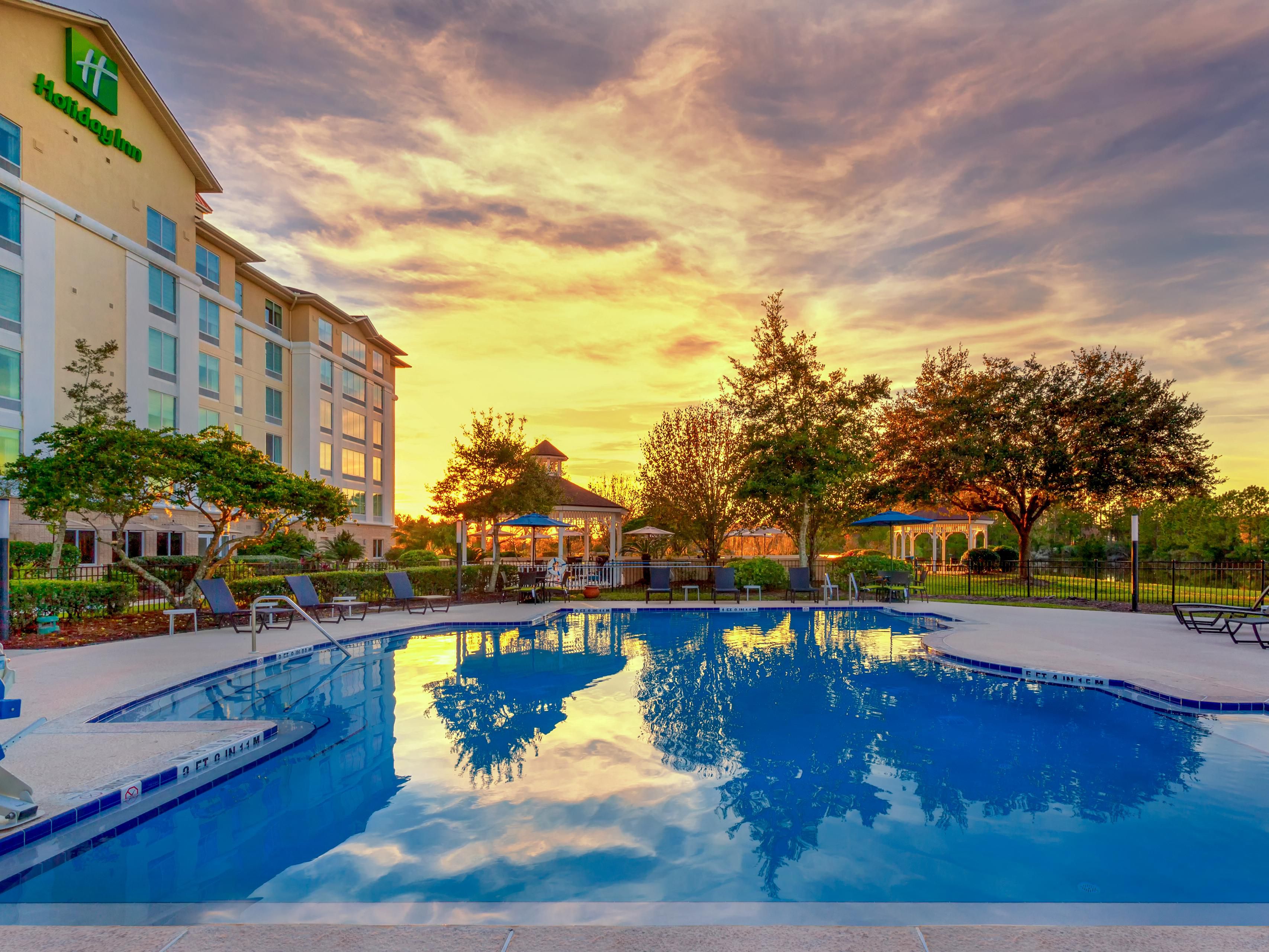 With the weather so nice, it is great to be outdoors. What a better way to spend a relaxing day, than in our heated Swimming pool or to relax in our newly Renovated Hot Tub. 