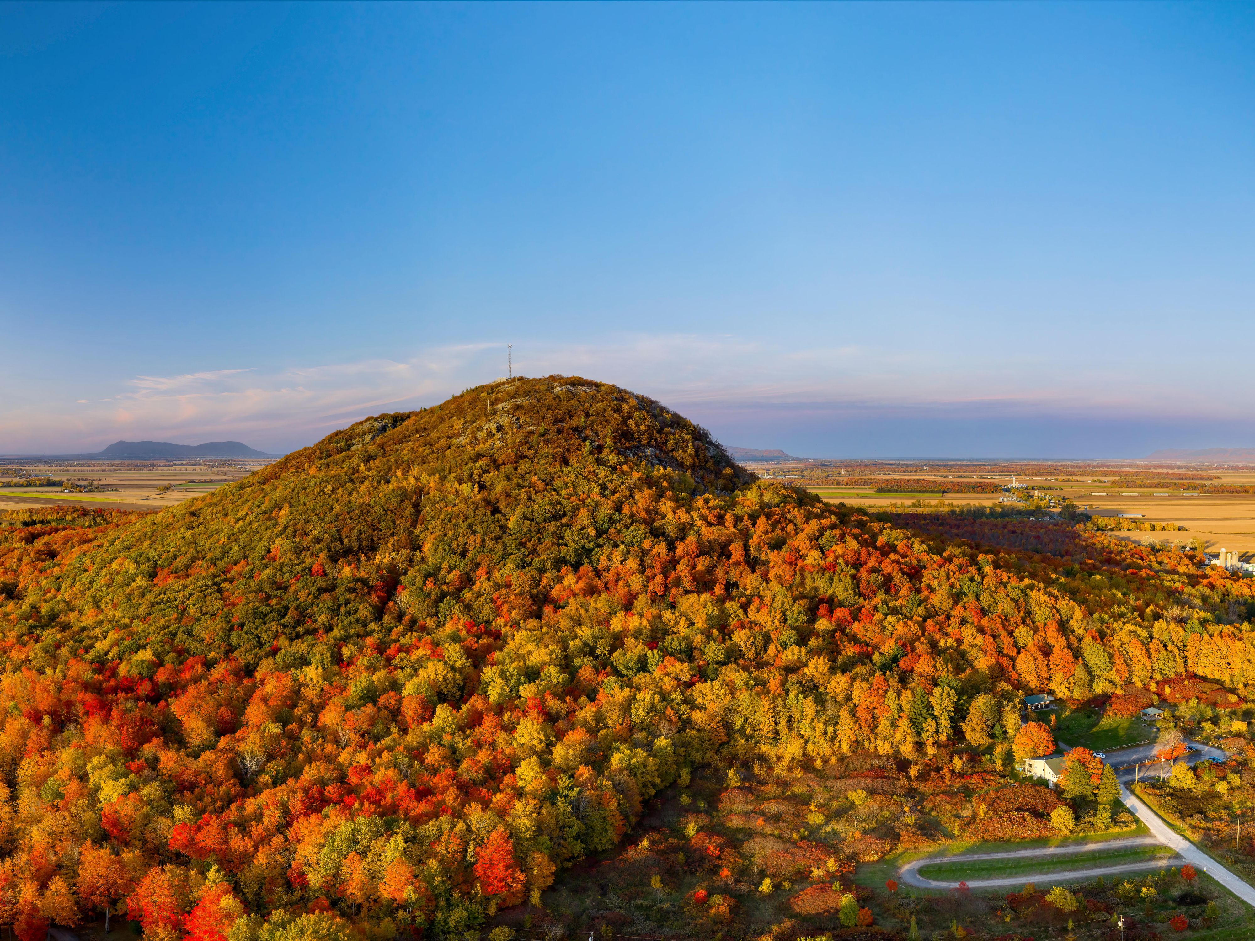Experience fall in St-Jean-sur-Richelieu. Pick apples at local orchards, hike colorful trails at Mont Saint-Grégoire, or bike the Vélo Route Gourmande through stunning autumn scenery. With seasonal events at the Congrès center, it's a perfect mix of nature, culture, and local flavor.