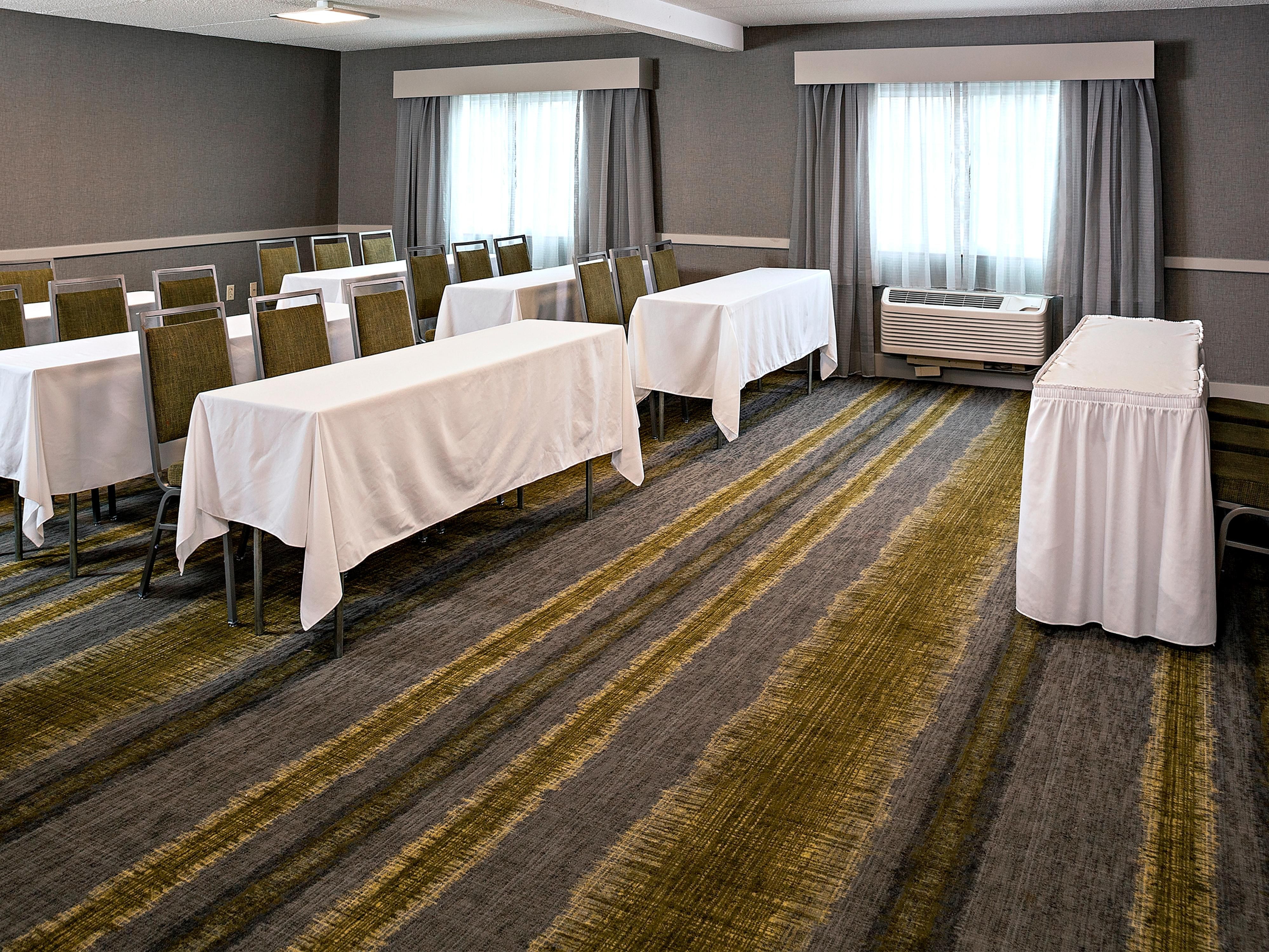 Host your small meeting in Salem, NH! Our 625-sq-ft meeting room can accommodate up to 40 people, making it easy to host intimate events. A/V support is provided along with free high-speed, Wi-Fi access. Flip charts and markers,  whiteboards, pens, pencils and pads provided. Also available a LCD projector, lectern or podium and modem lines.