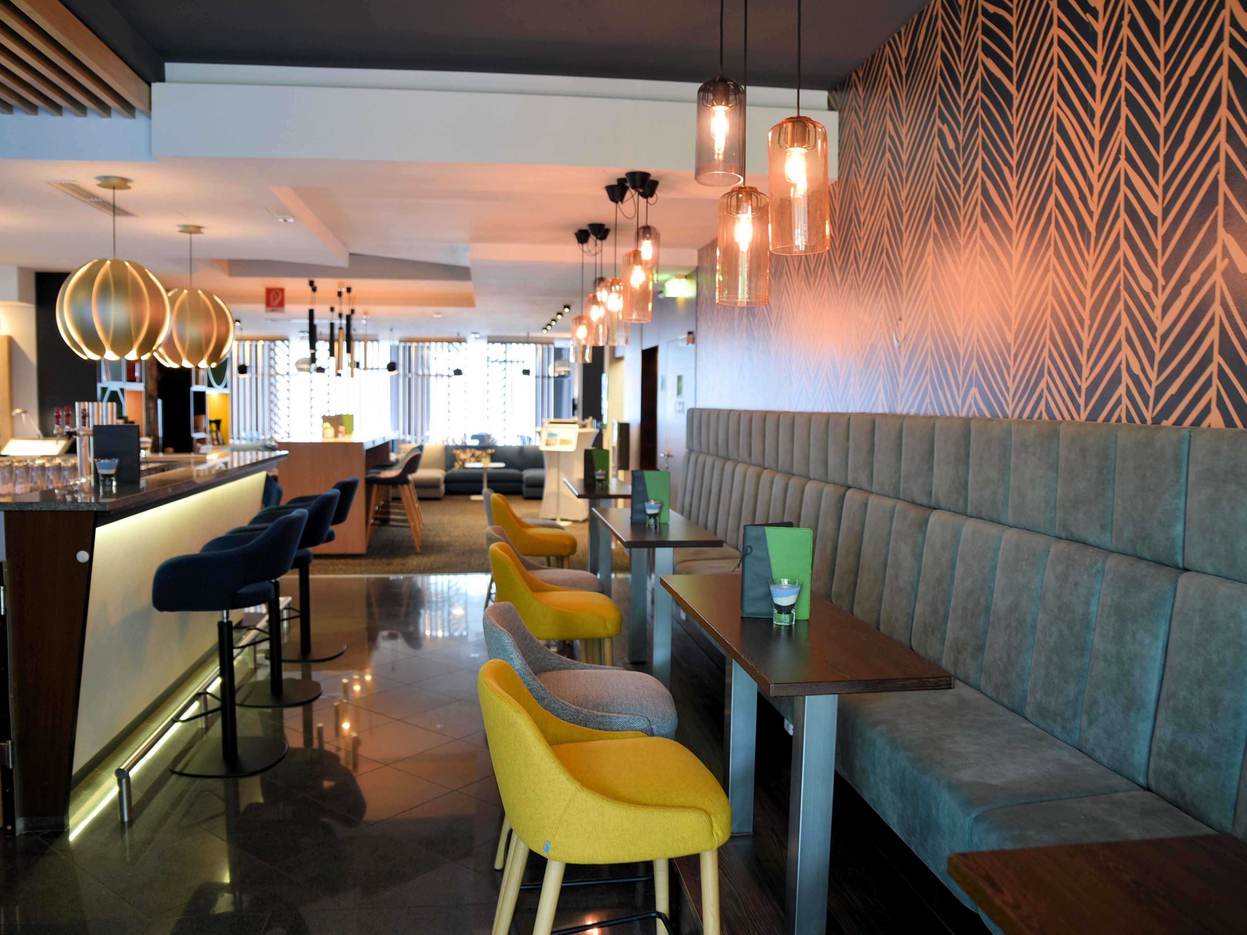 Don't miss our happy hour at the hotel bar! Wednesday to Sunday from 4:00 p.m. to 6:00 p.m. you can get a 20% discount on beer, soft drinks, Aperol, Mojito, Tequila Sunrise, Cuba Libre, Ipanema and fruity Virgin Colada. The perfect start to a fantastic evening!