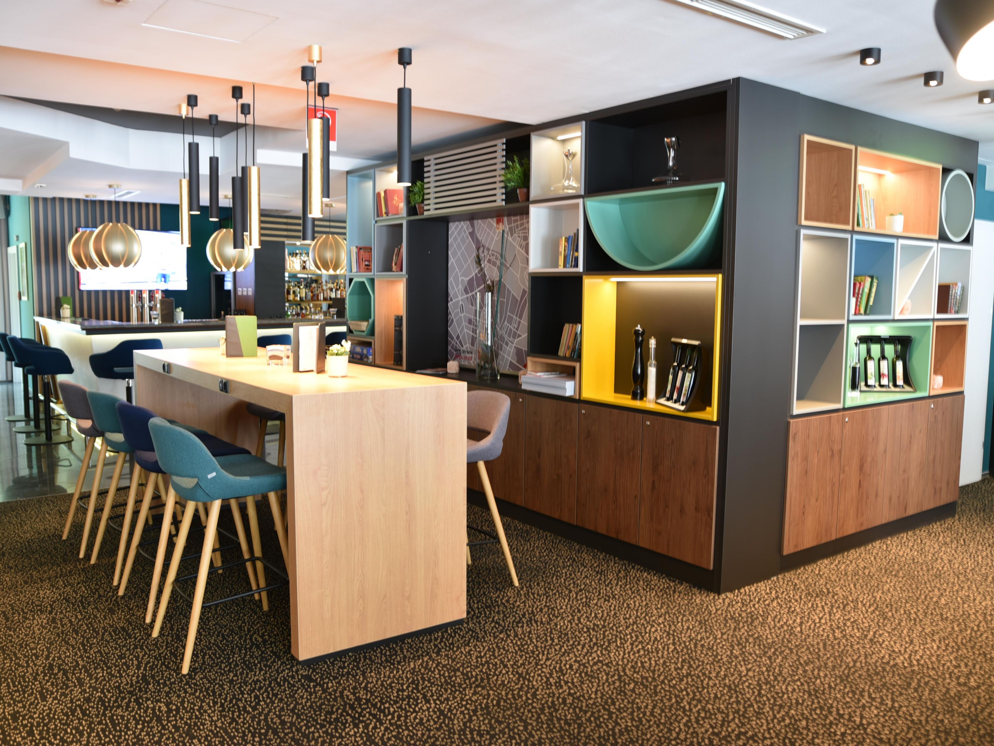 Sit back and relax in our modern Open Lobby - your living room in the hotel: stay in touch with your family and friends via the free WiFi, relax with a delicious cappuccino or play popular classic games that are equally exciting for big and small children.
