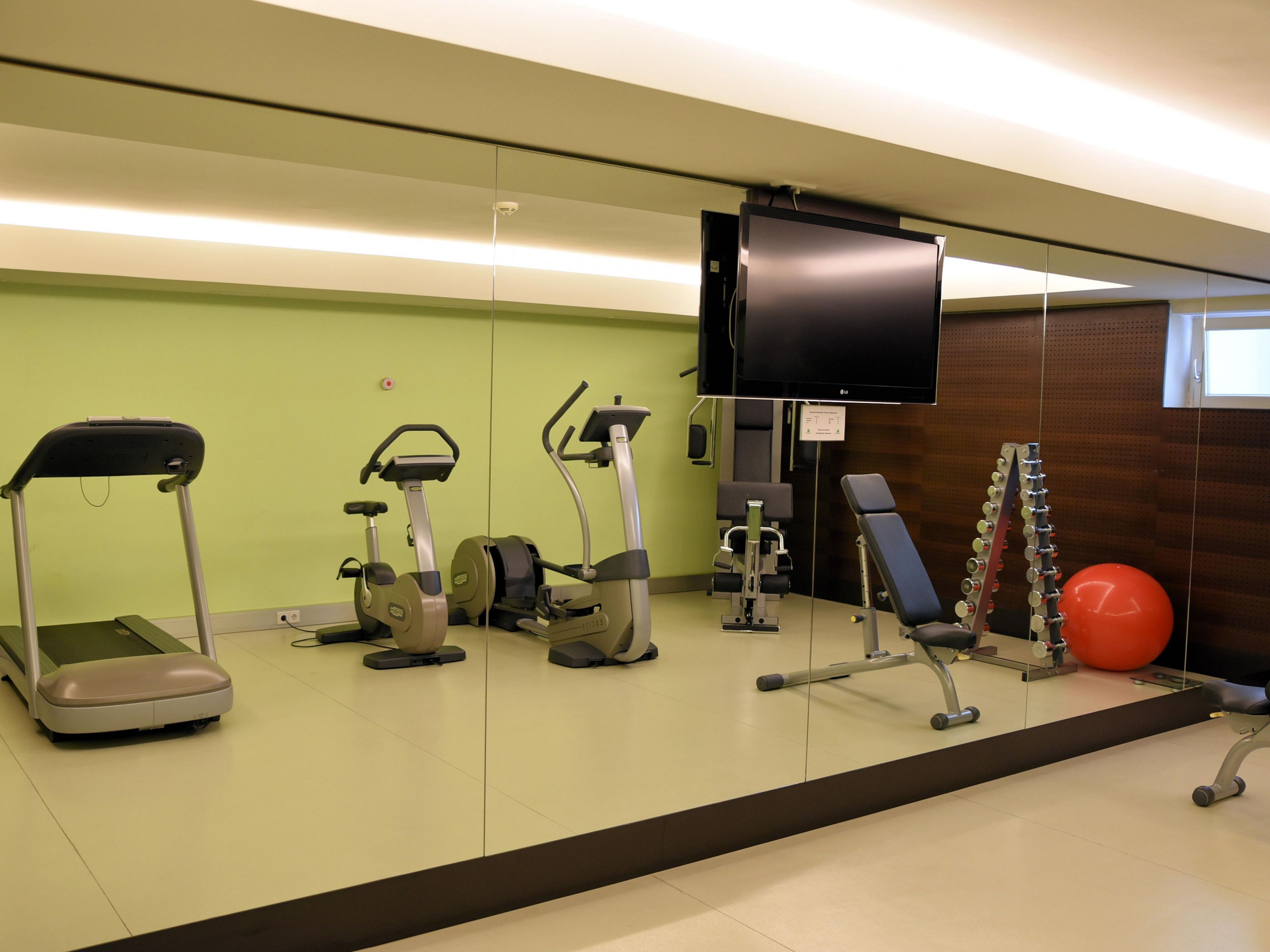 Enjoy the day with sport and energise your cardiovascular circulation. The mini gym offers you modern cardio equipment e.g. treatmill, elliptical machine, weights and a bis mirror with TV. This area is accessible and exclusive free for our guests.