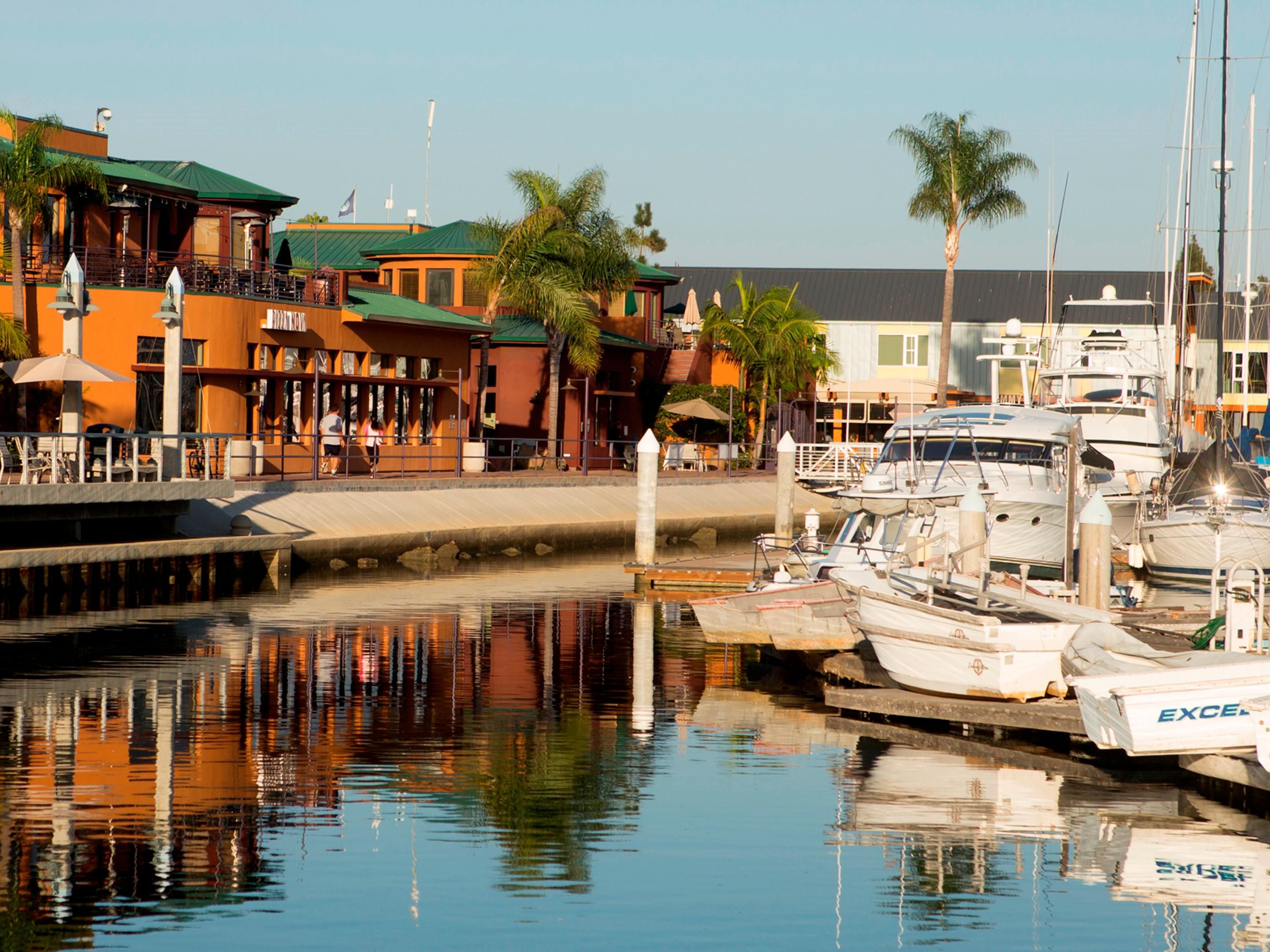 We are located across San Diego Bay in the popular Point Loma Neighborhood. Holiday Inn San Diego Bayside is within walking or biking distance of many popular restaurants including Eppig Brewing and Liberty Station! Guests will also appreciate easy access to water sports and fishing directly across from the hotel. 