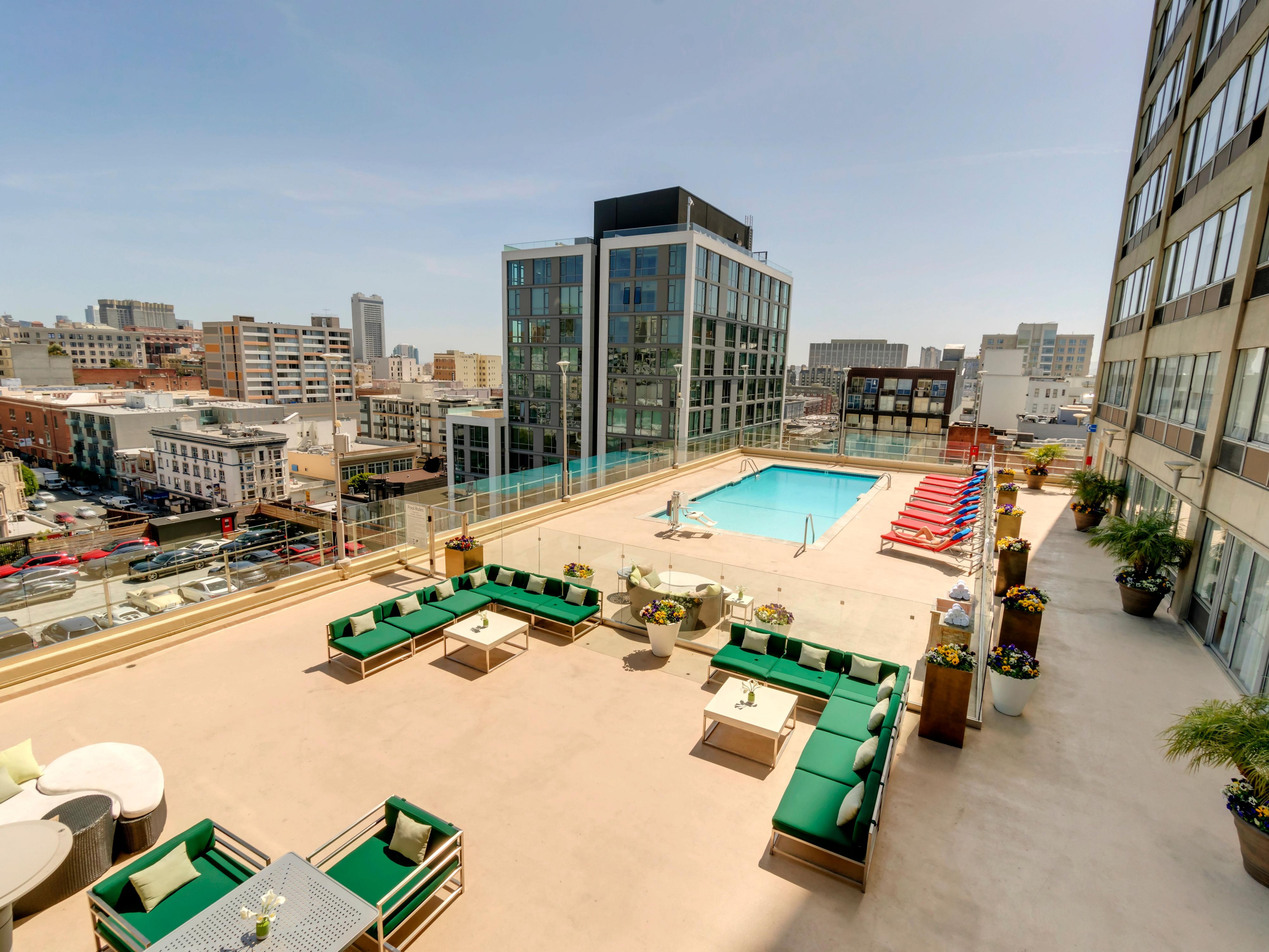 Enjoy the panoramic city views by our heated outdoor pool and sundeck, conduct business at the Business Center, or break a sweat at the Fitness Center. Holiday Inn San Francisco-Golden Gateway offers a variety of amenities for the modern traveler.
