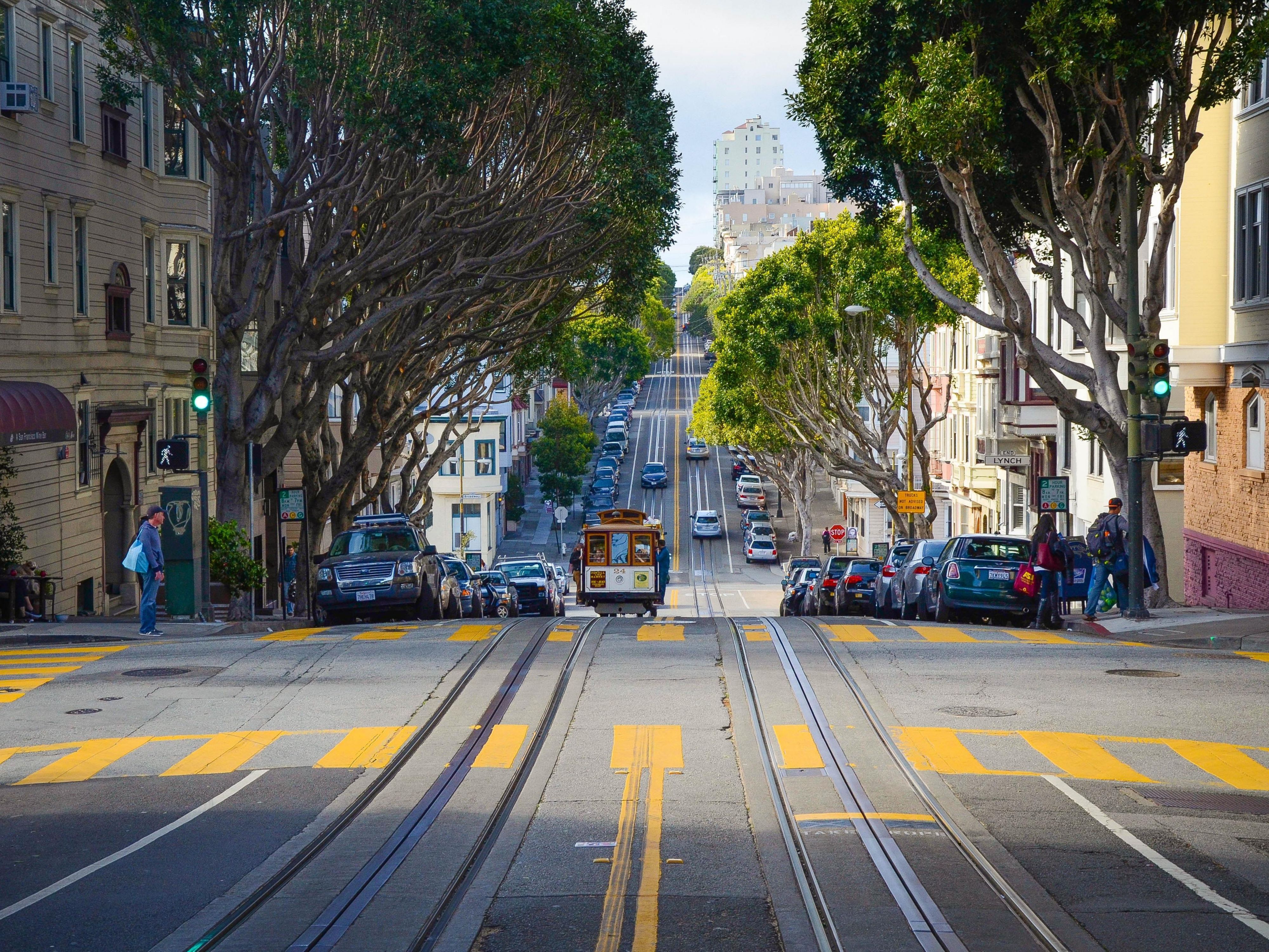 Our location places you in Nob Hill between the Golden Gate Bridge, Fisherman's Wharf and the San Francisco Financial District. Enjoy the convenience of being within a stone's throw of House of Prime Rib and many iconic San Francisco bay area attractions, all of which are accessible via the cable car adjacent to the hotel.
