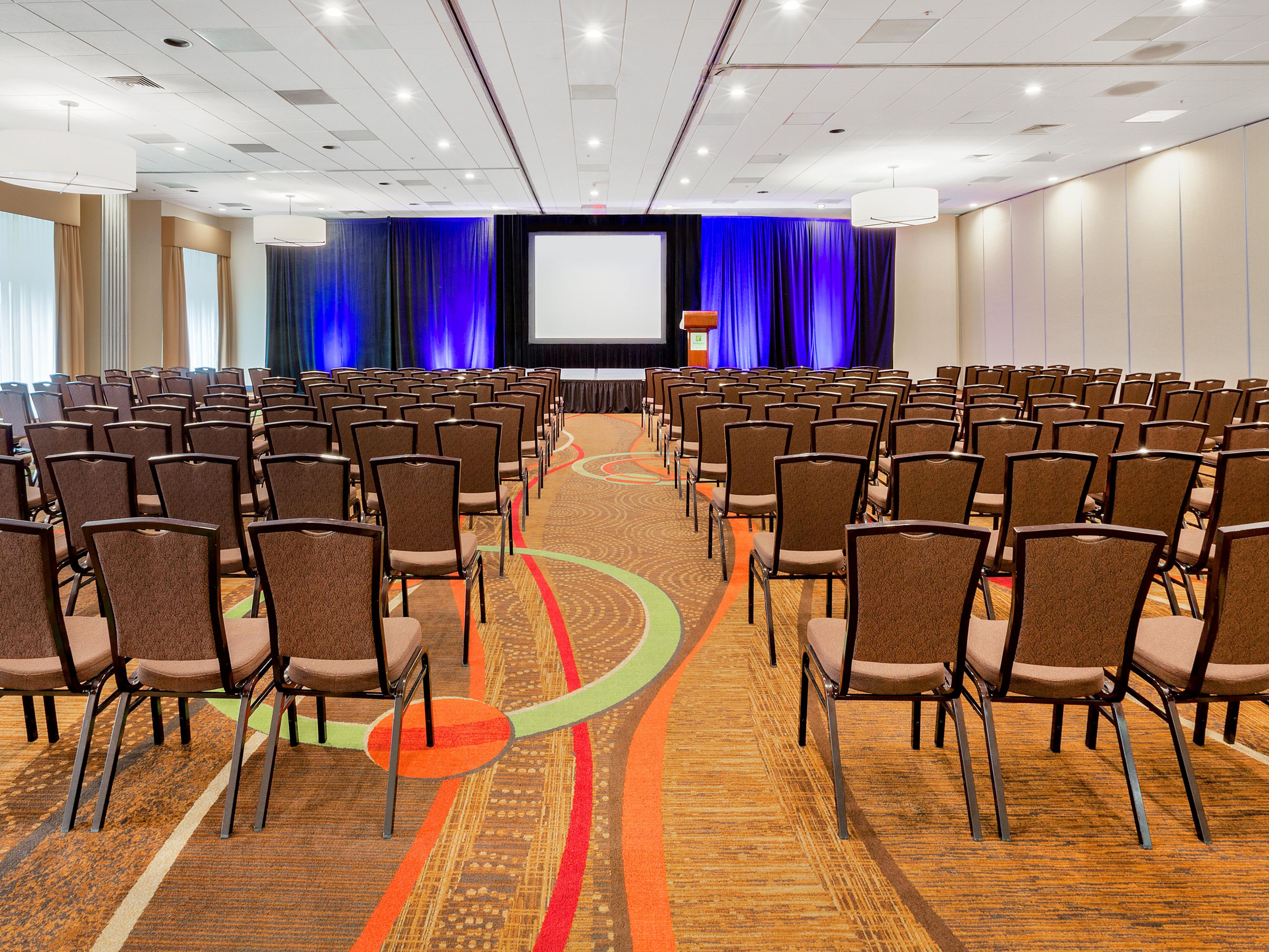 We have over 20,000 sq. ft. of indoor and outdoor event space to accommodate your event. The California Ballroom is 10,000 sq. ft. and can be split into multiple breakout rooms. Enjoy the CA sunshine and hold your reception, dinner or breaks on our Patios. 