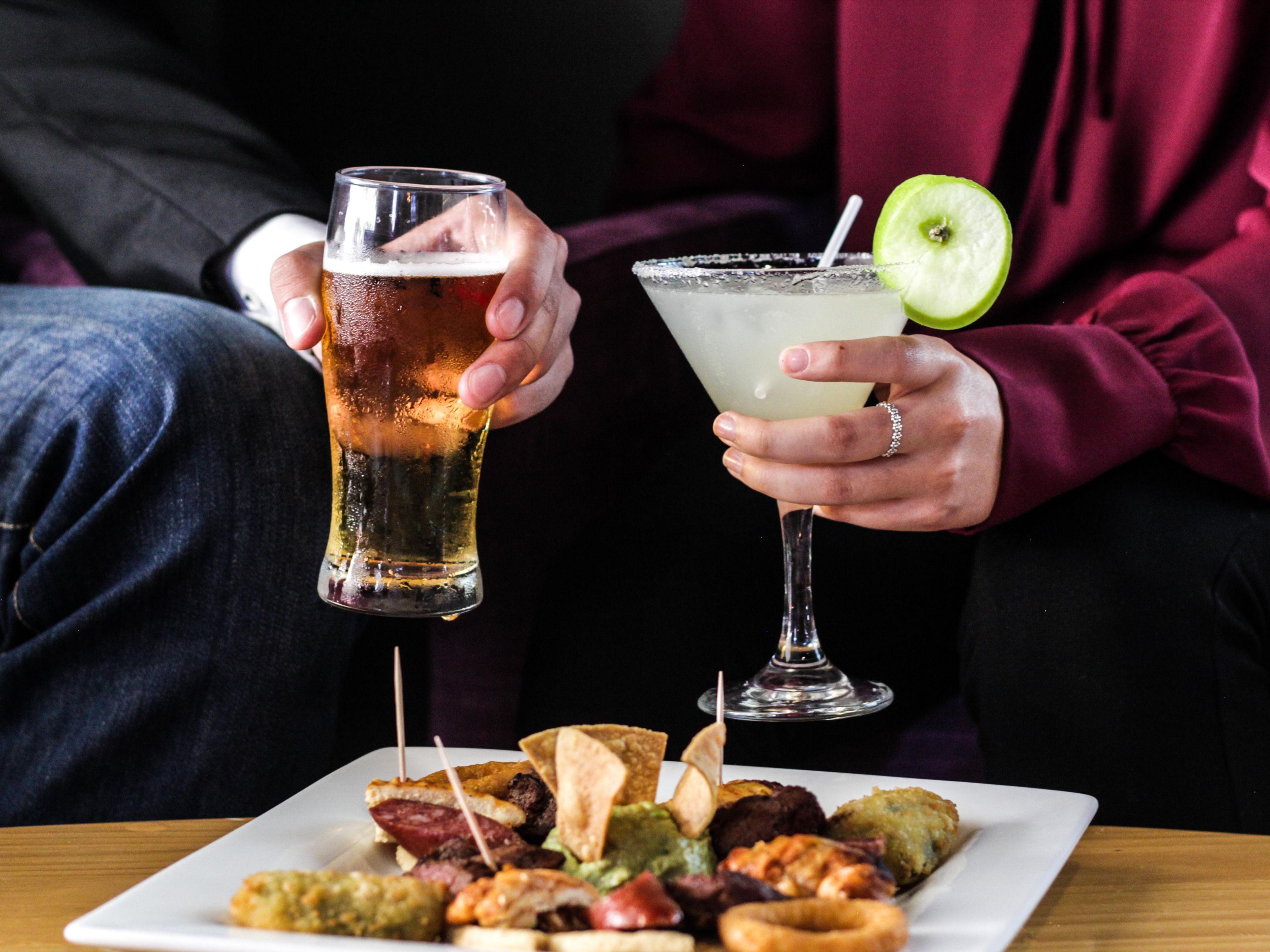 Cheers with us! Enjoy the 2x1 in classic cocktails at Tónico Bar any day of the week.
