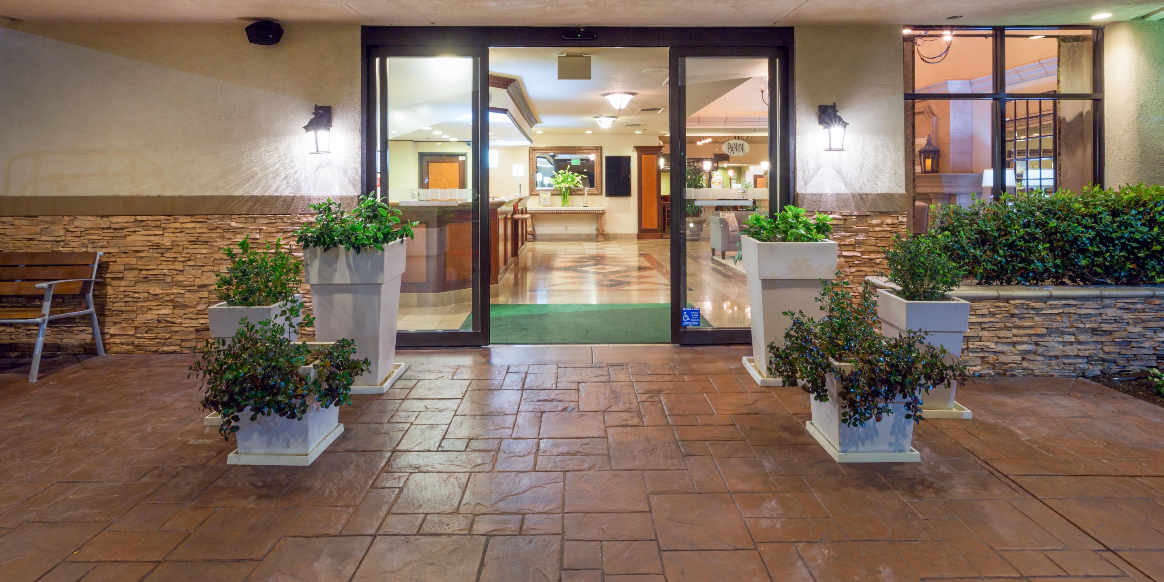 Hotels Near John Wayne Airport Sna Holiday Inn Santa Ana Orange Co Arpt