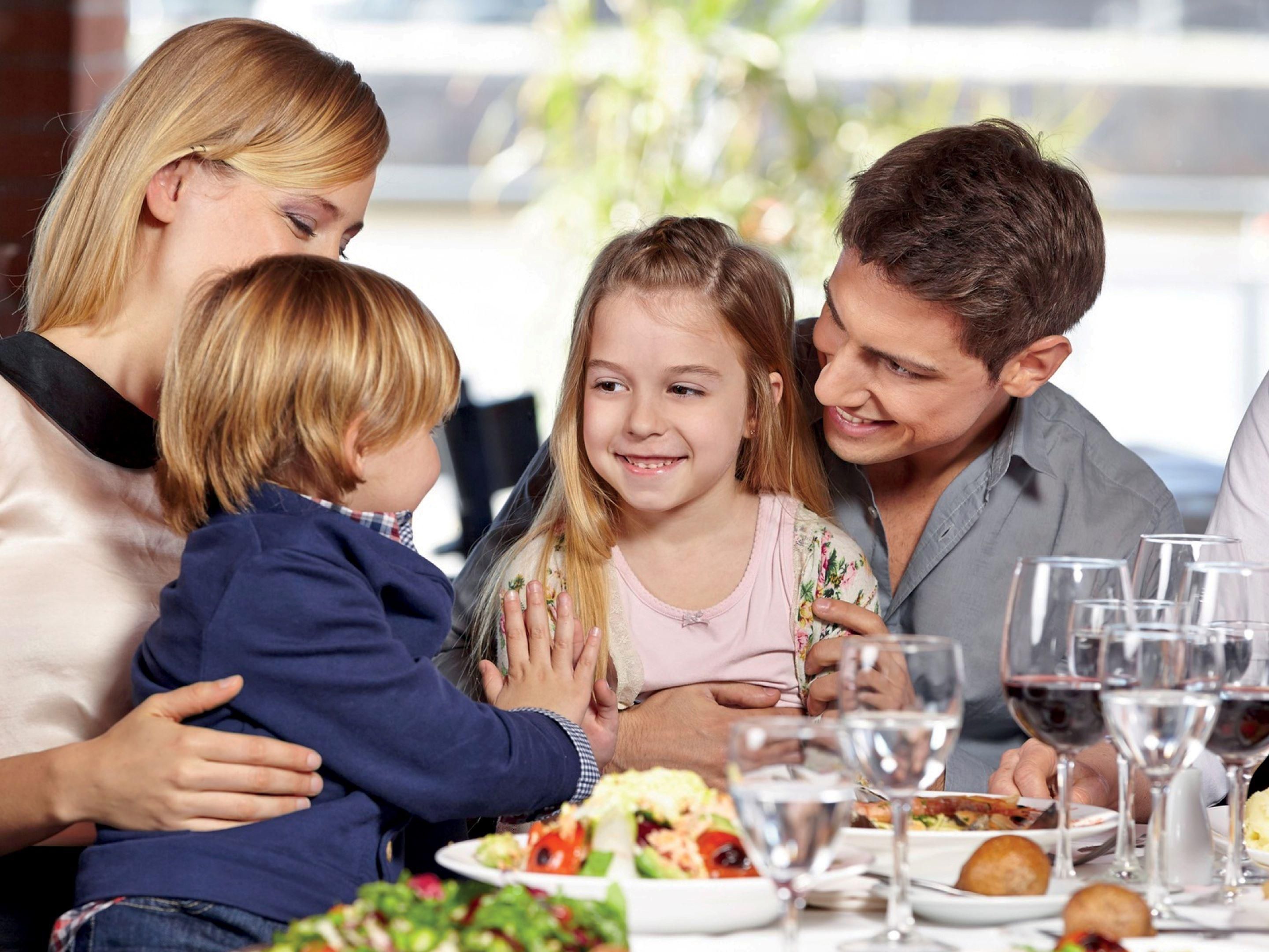 This Father's Day, celebrate Dad this Sunday, July 27th. Enjoy a complimentary cocktail for the big boss, an international buffet lunch, and unlimited non-alcoholic beverages. Plus, live music and take advantage of our 2-for-1 cocktail special. Kids aged 6 to 12 pay only 50%. Make this Father's Day an unforgettable moment!