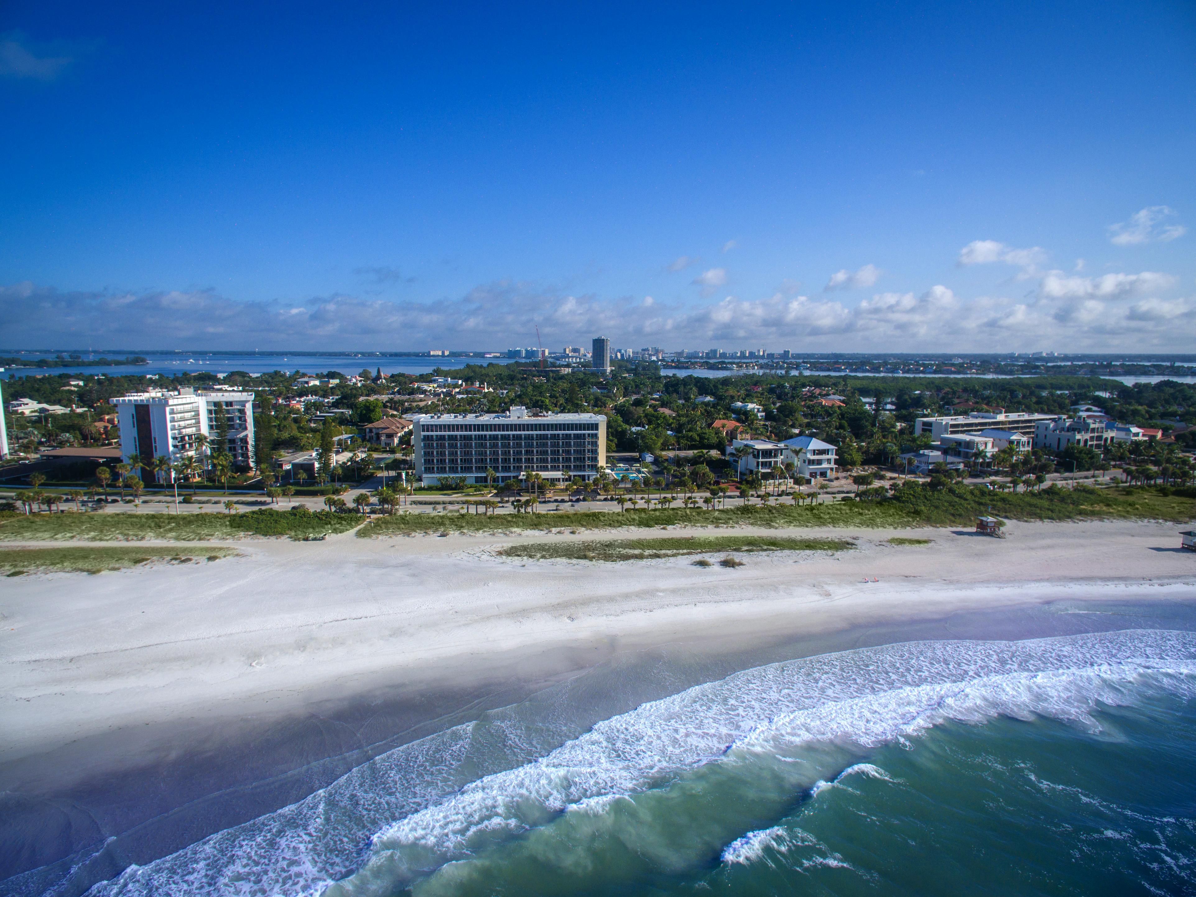 Holiday florida. Сарасота штат Флорида. Сарасота Бич. Sarasota Florida США Lido Beach. Одесса Флорида США.