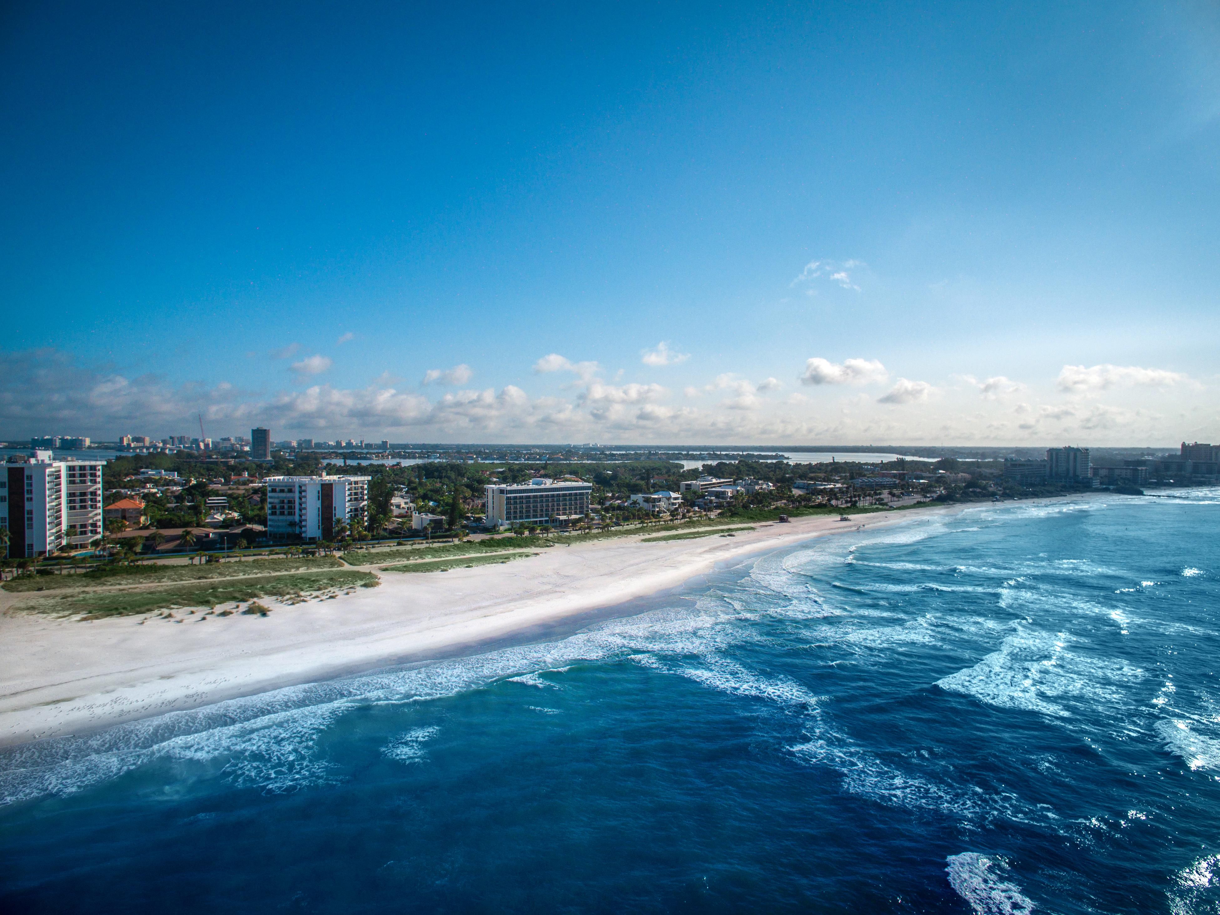 Holiday florida. Сарасота Бич. Сарасота Флорида. Sarasota Florida США Lido Beach. Мексиканский залив Сарасота.