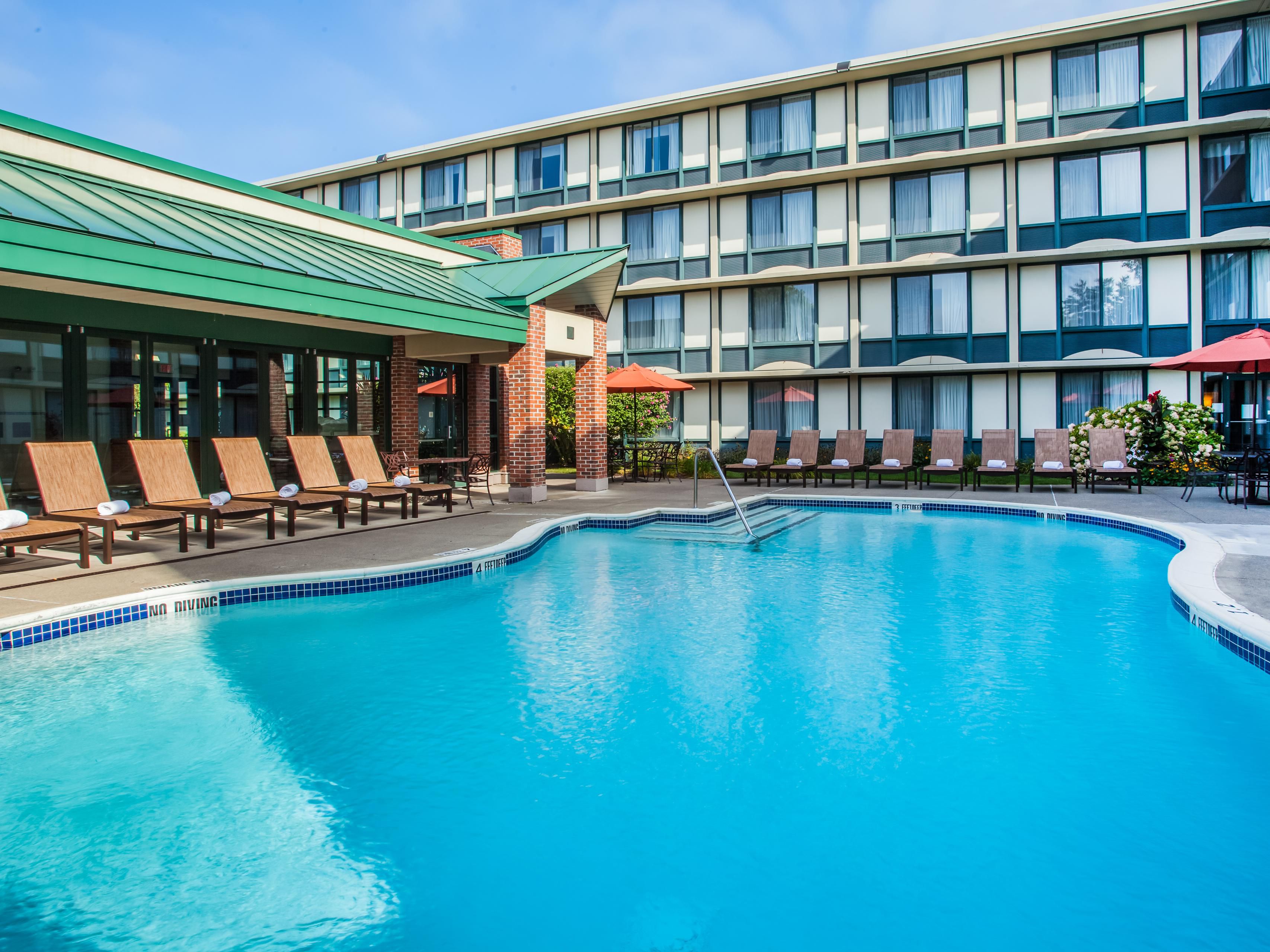 Make a splash this summer in our outdoor pool! Perfect for families, solo swimmers, or just soaking up the sun, our pool is open daily from 9am to 9pm. Whether you're starting your morning with a swim or winding down in the evening, it's the ultimate spot to relax, refresh, and enjoy the season.