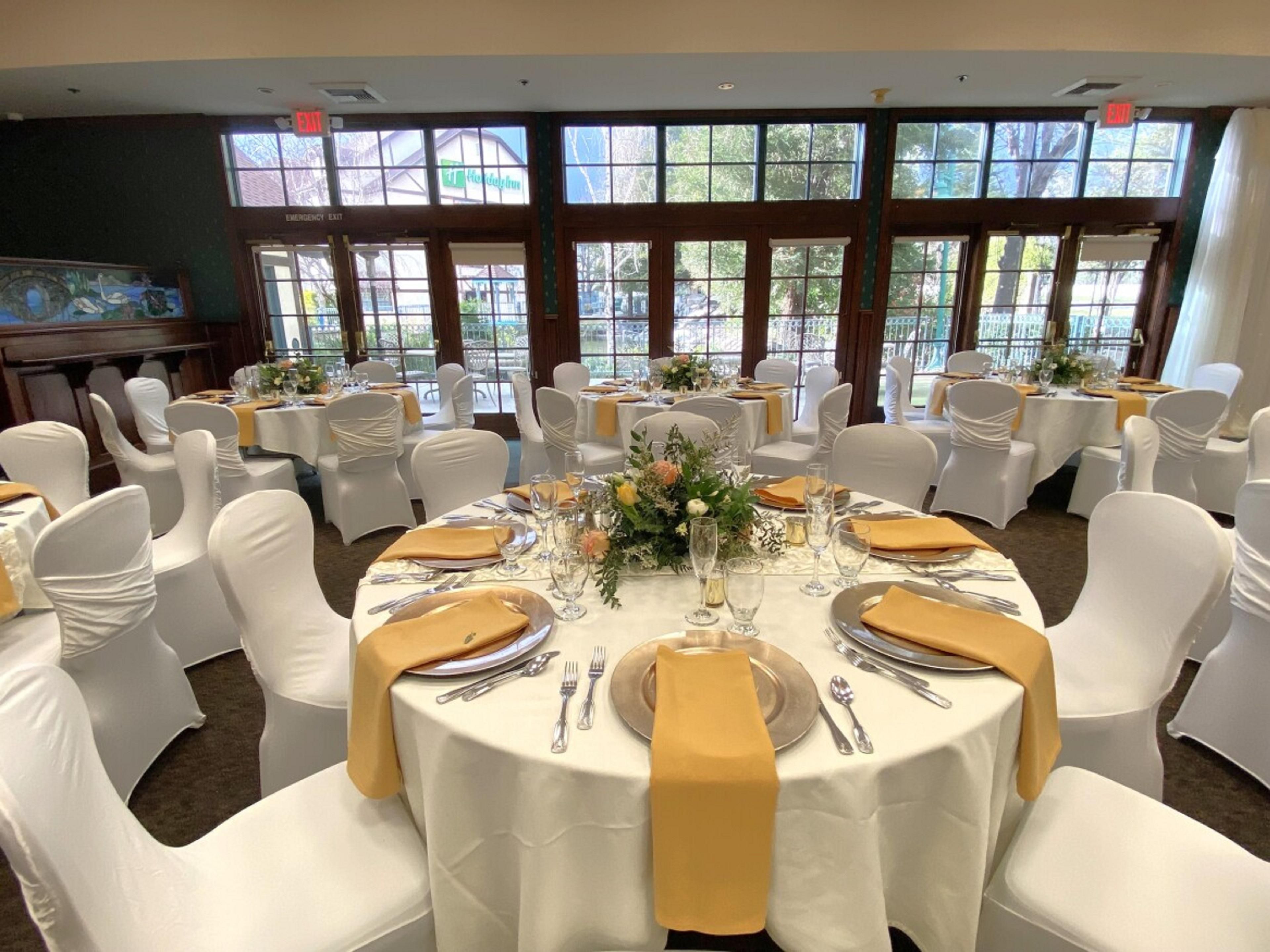 Our property has spaces designed for intimate corporate meetings, conferences and weddings. But the truth is, we specialize in inspired, memorable events. So whether you're a bride-to-be or a corporate retreat coordinator, set your experience somewhere boundless. Join us for your next event!