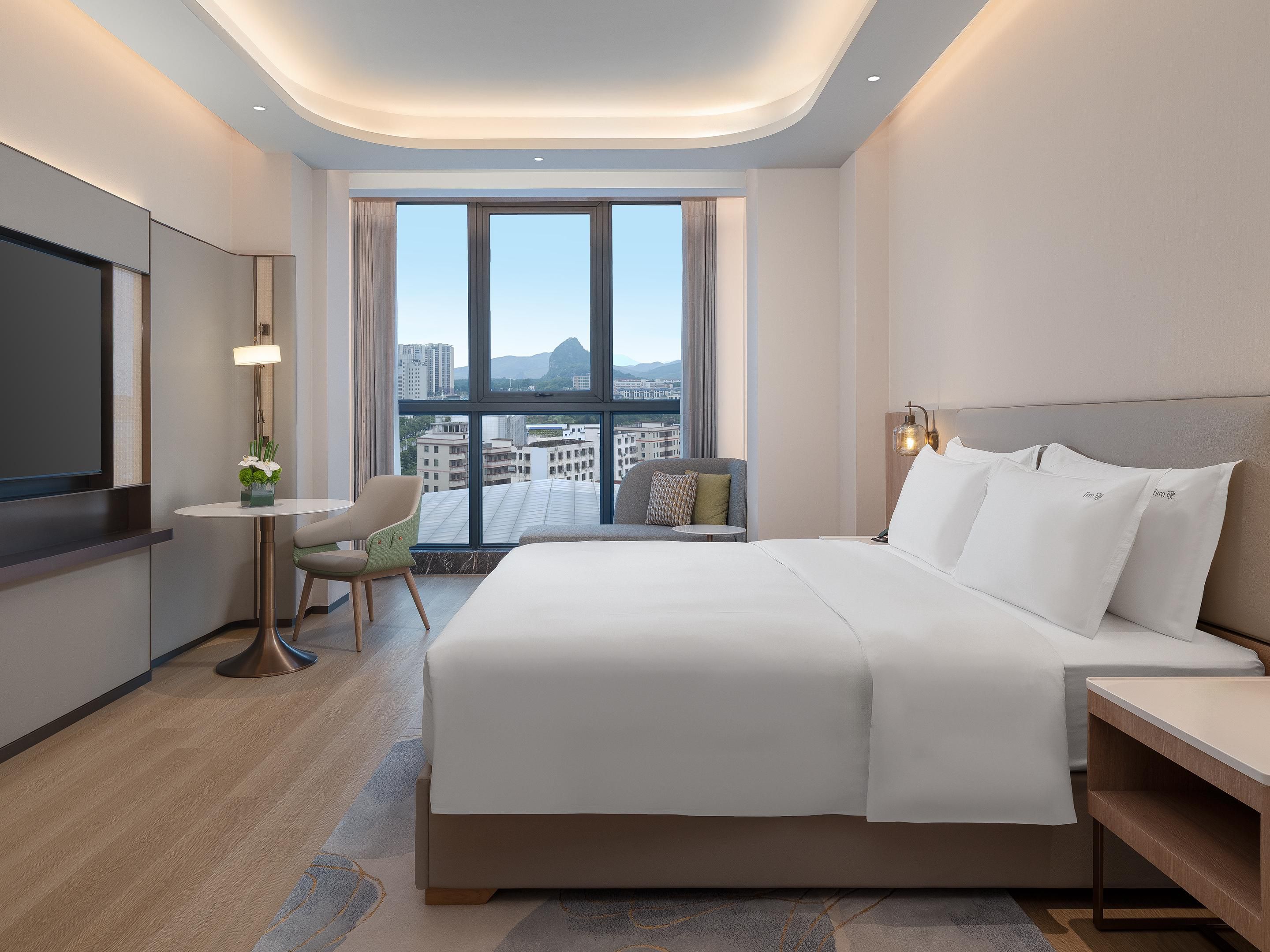 غرفة نزلاء بسرير كبير