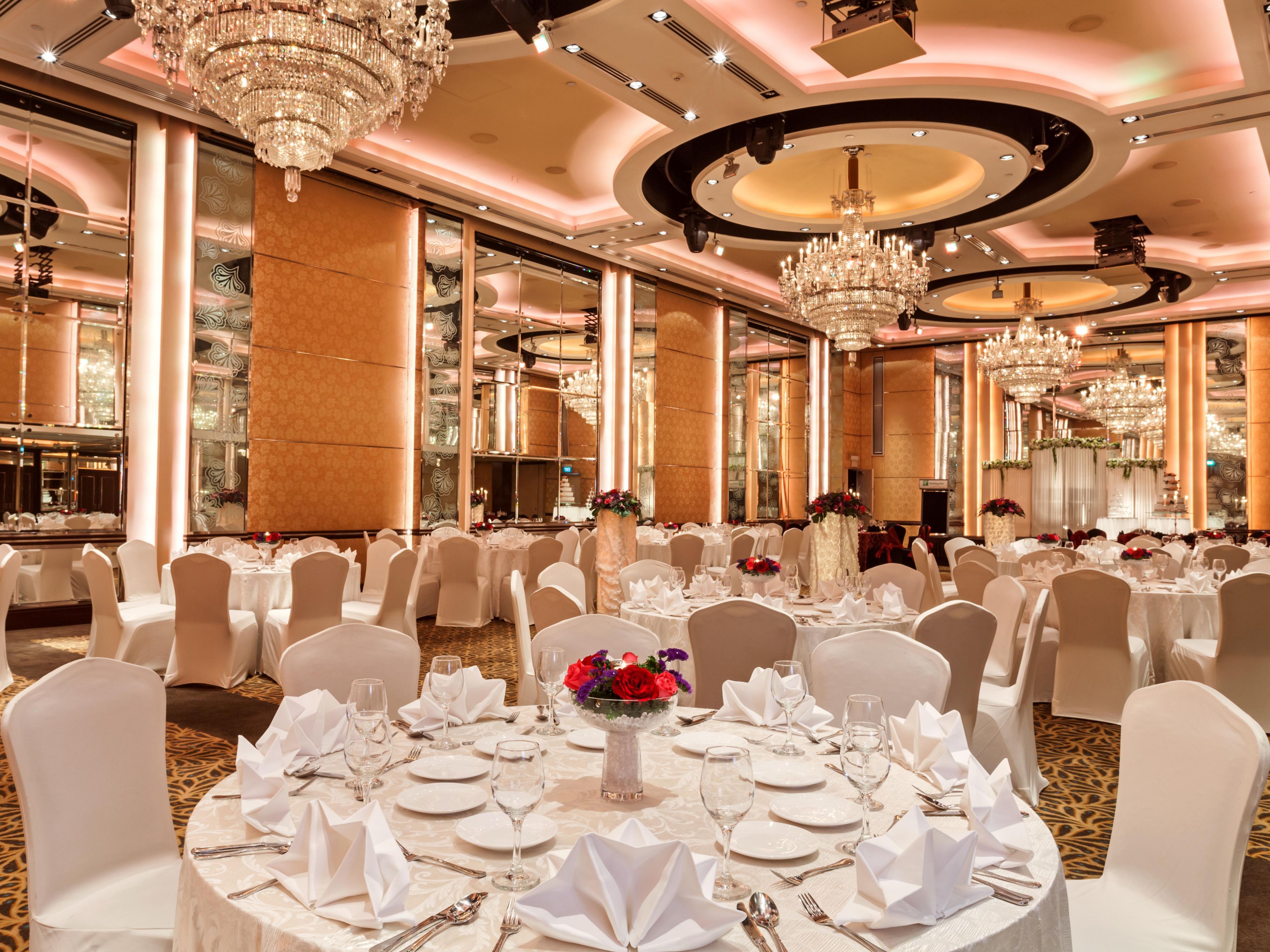 Offering second-to-none wedding services with a dedicated team that will help you customise your ideal wedding package, the hotel features high ceiling ballrooms, glittering chandeliers, adjustable mood lighting and live-feed capabilities. It is the perfect venue for mini to large scale weddings.