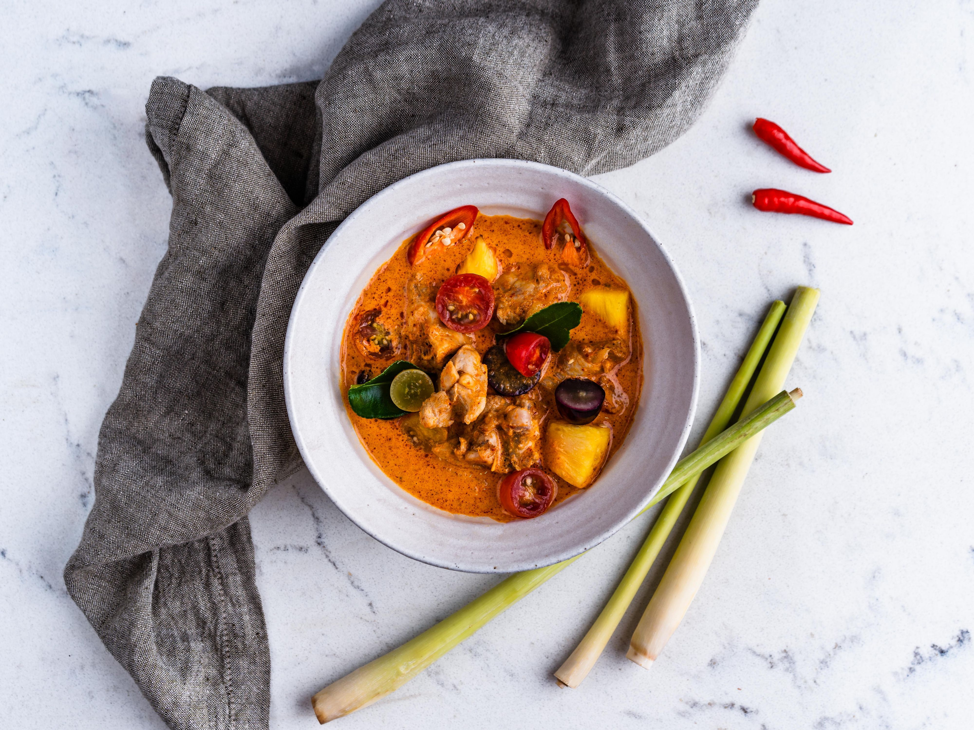 From the world-renowned fiery flavours of the South to the distinctive salty and sour notes of the North, Blue Jasmine's all-day dining menu perfectly captures the essence of Thai cuisine.