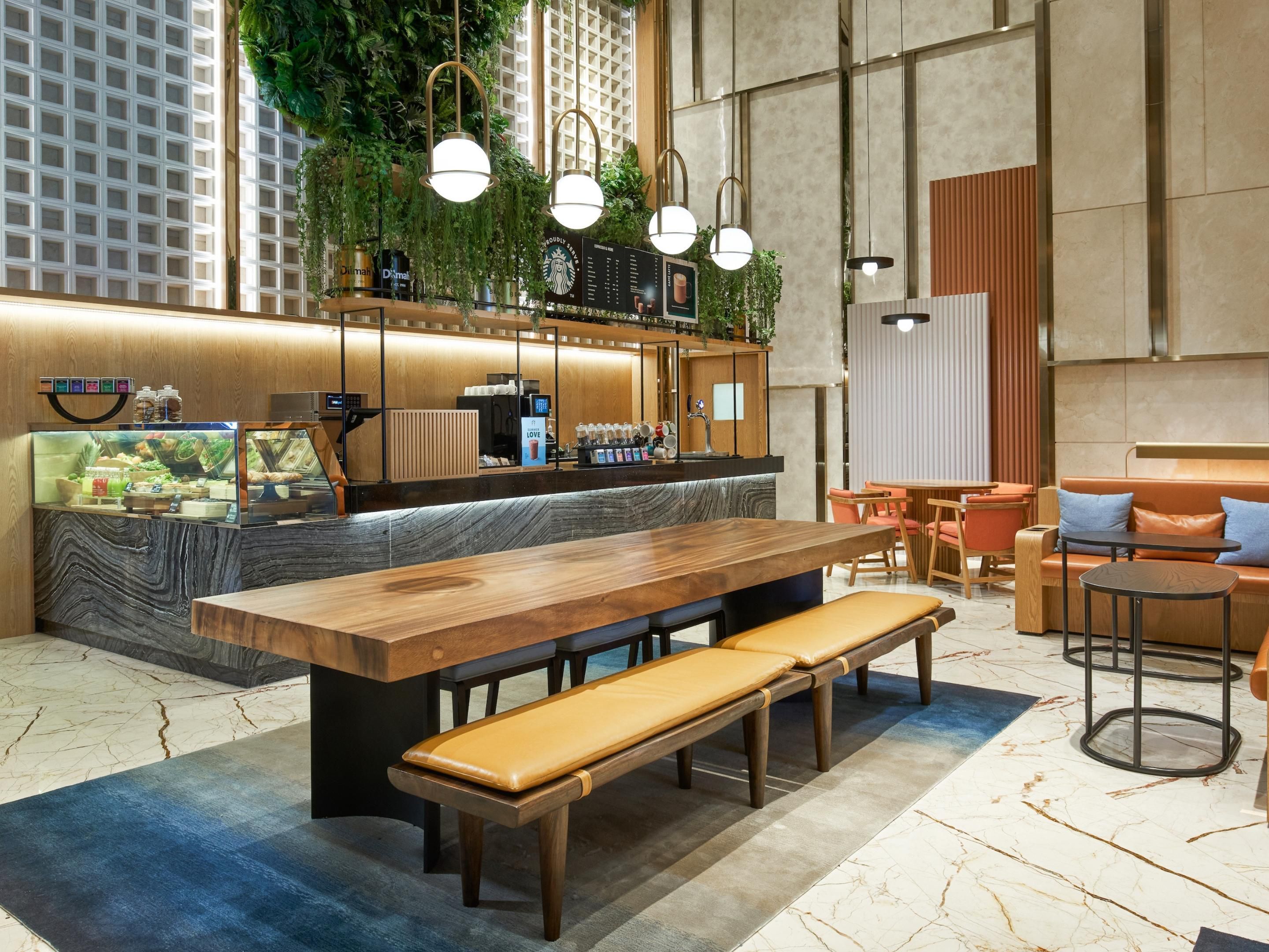 Introducing Soul Brew, at our lobby lounge where you can work on a group discussion at the communal table, or park yourself at a cosy side alcove if you need more privacy. Soul Brew also offers a wide spread of healthy options from cold pressed juices with superfood ingredients to single bowl healthy bites.