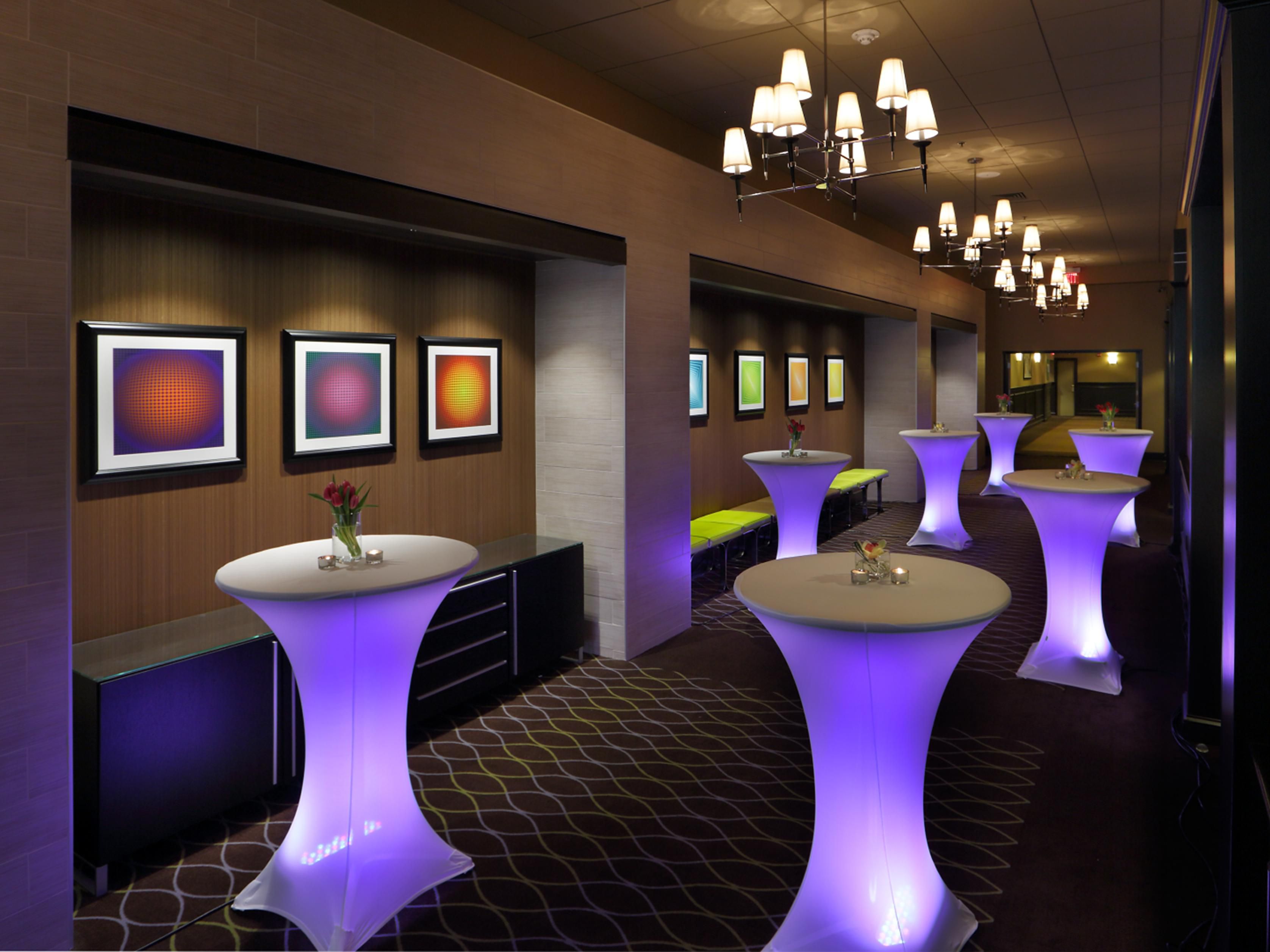 Host your next meeting your way at our Holiday Inn Boston - Cambridge Area! Book by September 30, 2025, for events between July and December 2025, and enjoy exclusive perks like complimentary rooms, bonus IHG One Rewards points, and suite upgrades. With flexible meeting spaces, free parking, and free coffee service, we have everything you need.