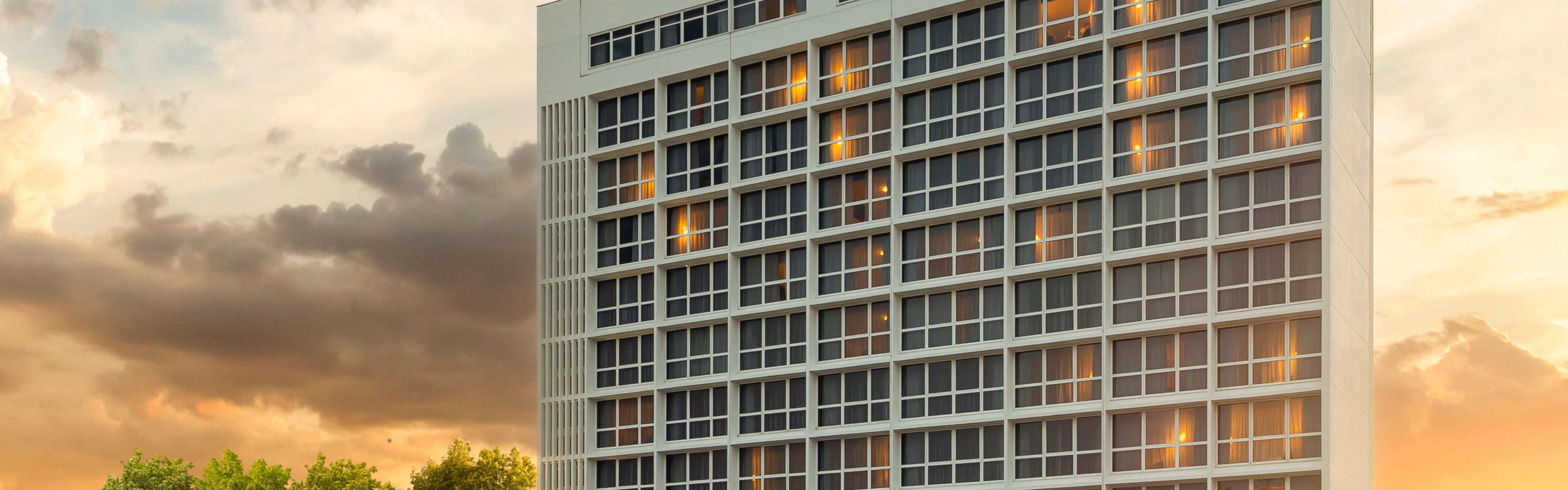 $ hotelInfo.mediaDetails.welcomePhotos.primaryPhoto.caption}