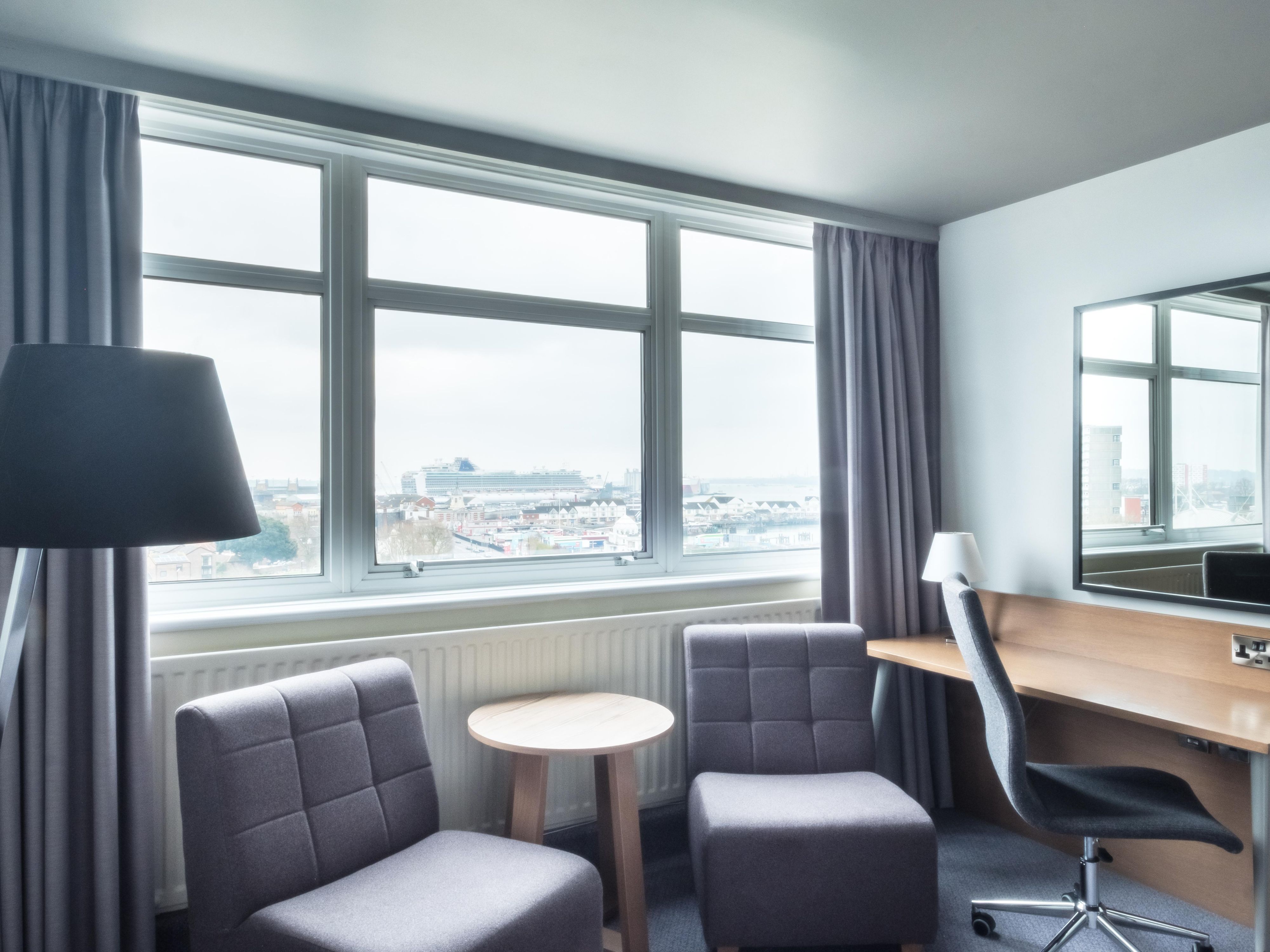 All the business, entertainment, shopping and culture of Southampton’s bustling centre is on your doorstep, with West Quay Shopping Centre just a short walk away. There’s also easy access by car to popular family attractions such as Paultons Park, Marwell Zoo, and the New Forest.