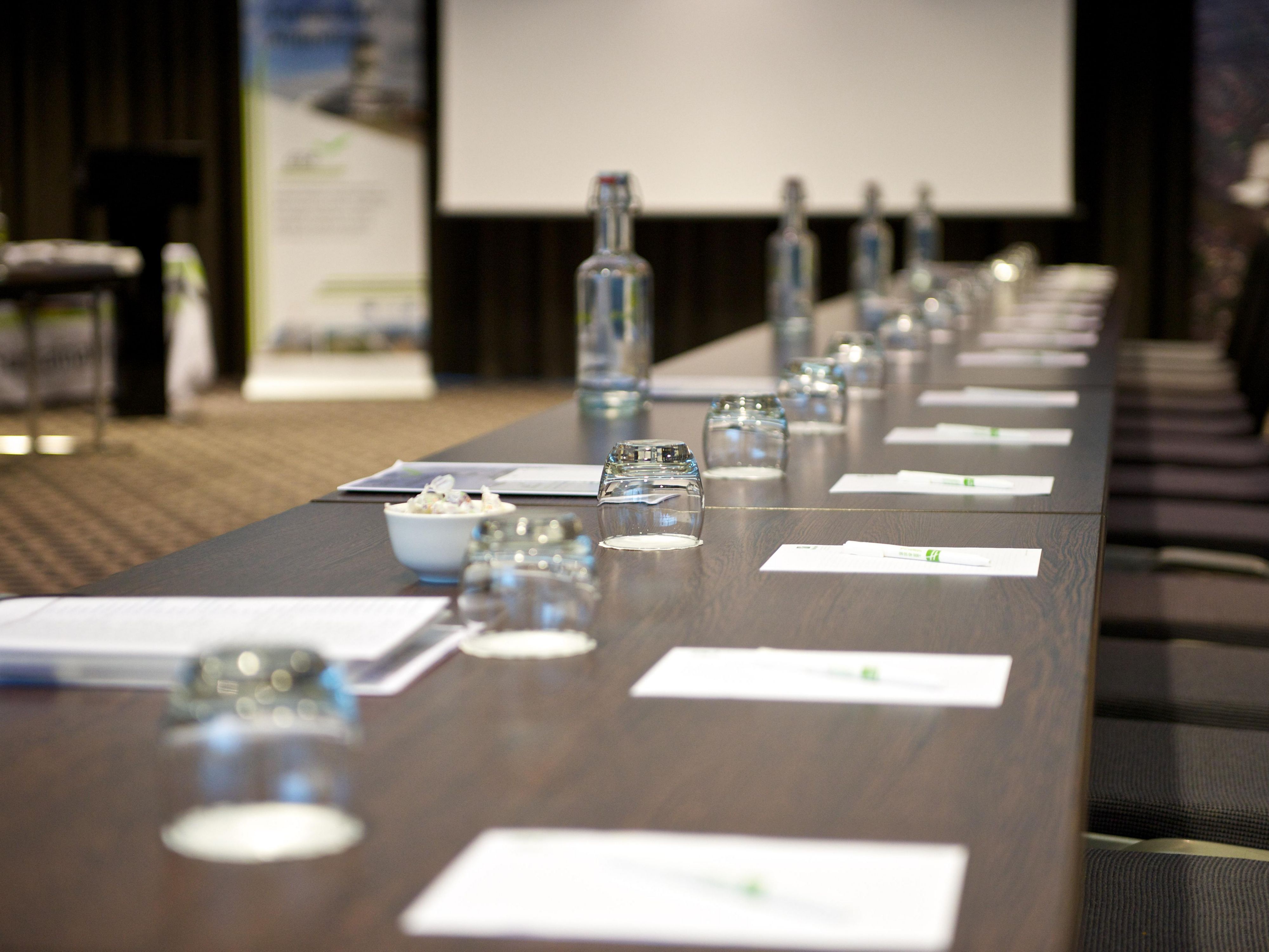 Planning a meeting and looking for an easy solution. We offer Meetings Express with online booking portal, flexible contracting options and hybrid event opportunities. We can elevate your event experience to the next level. 