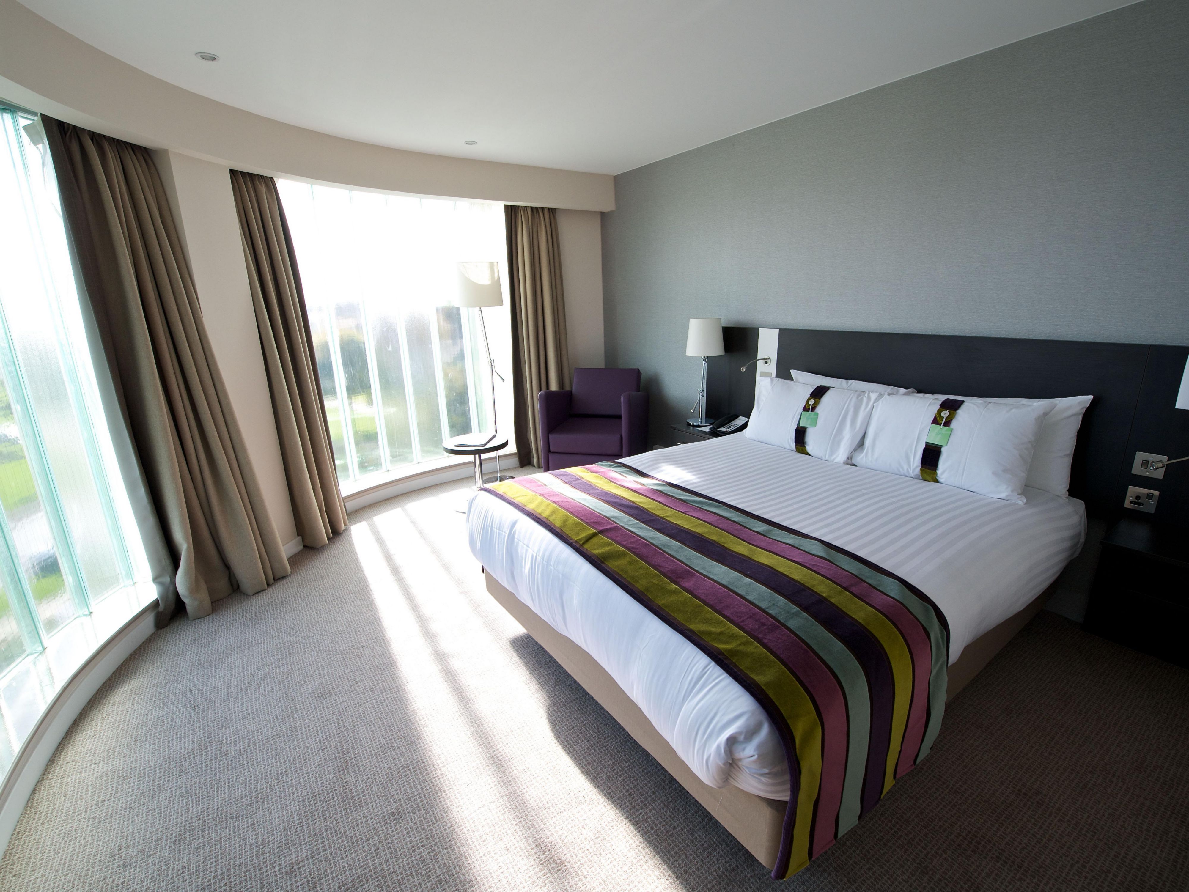 King (Corner Room)