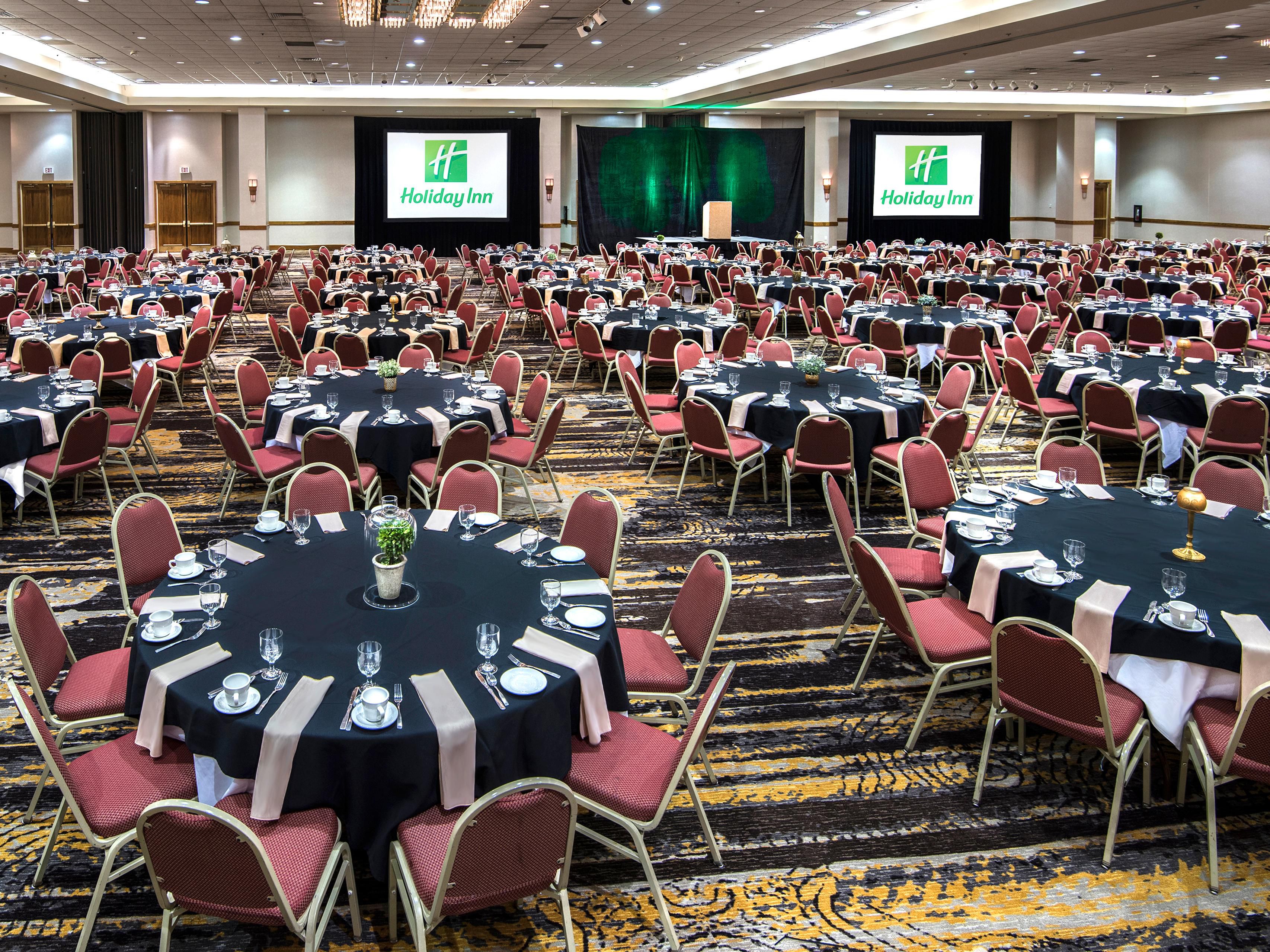 With 61,000 square feet, our Springdale, AR hotel's meeting spaces are the best choice for events in northwest Arkansas. Reunions, meetings, wedding receptions and other social events are more fun with the help of our professional staff.