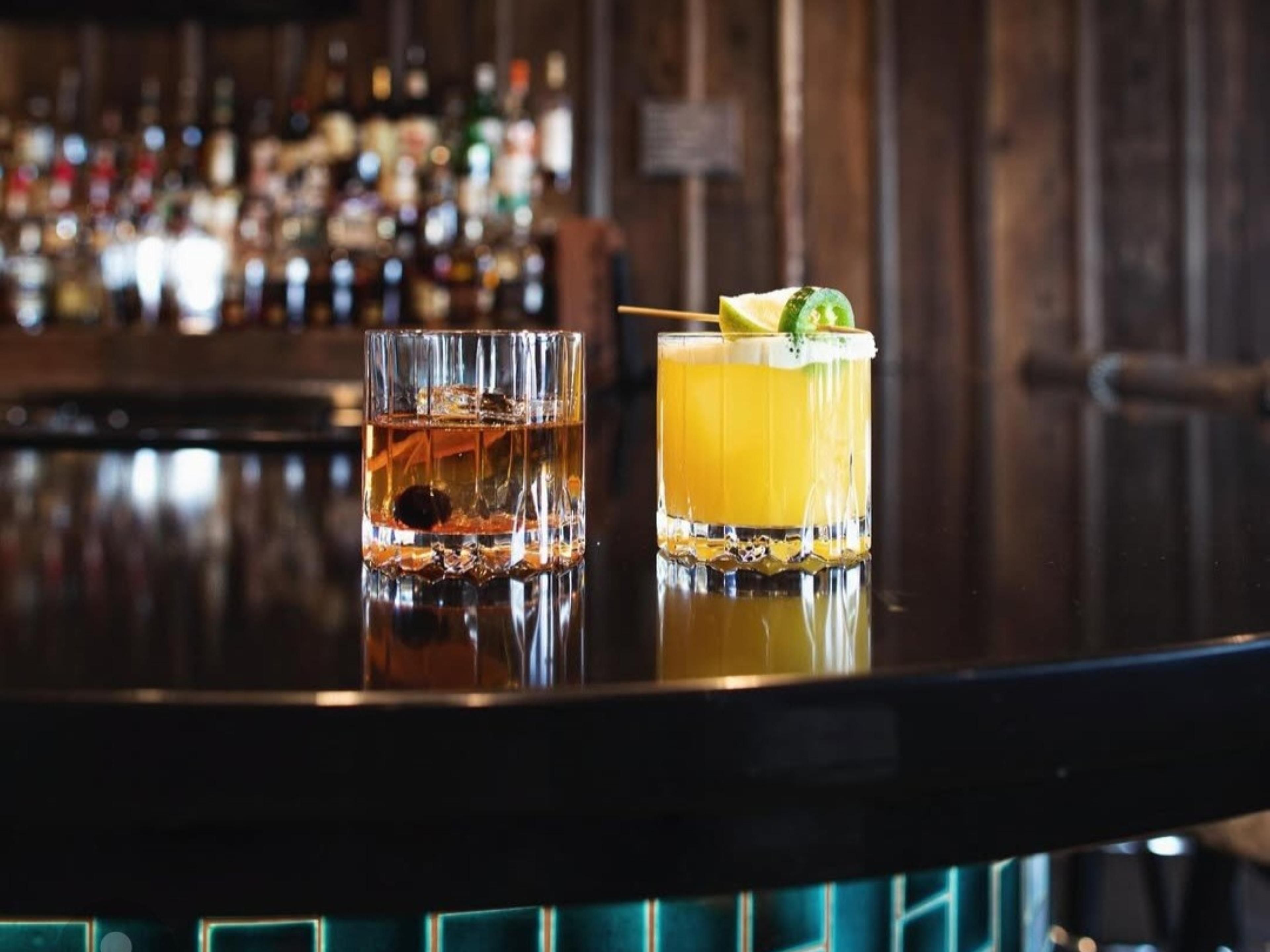 Elevate your evenings at The Lounge by Twisted Tree, where an extensive wine list and signature barrel selections await to perfectly complement your favorite cocktail while enjoying appetizers and sandwiches from our award-winning steakhouse. We open at 4:00 PM every Monday through Saturday.