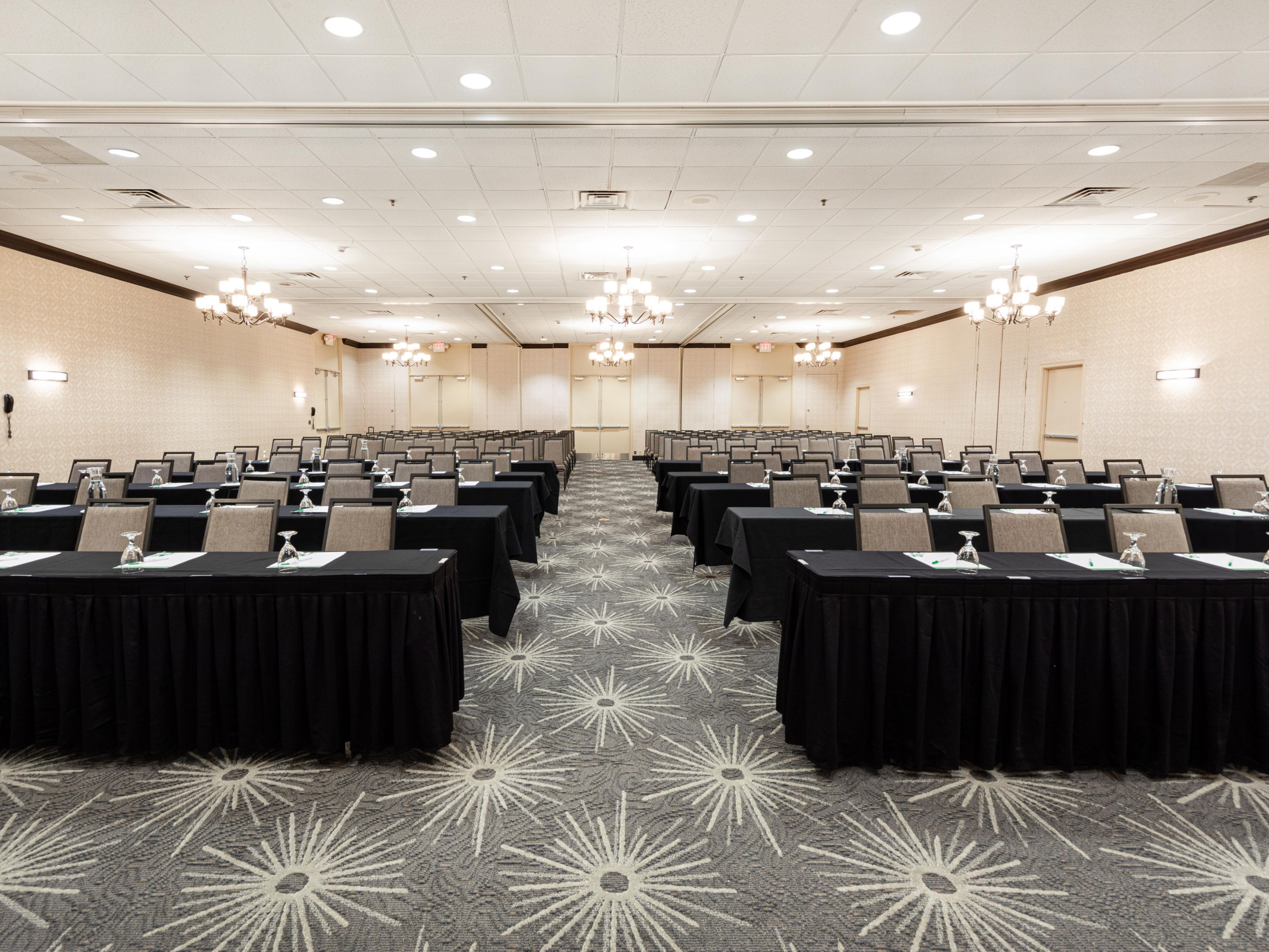 At Holiday Inn Earth City, we understand the importance of connection, whether you're sealing a deal, brainstorming with your team, or celebrating a personal milestone. Our modern meeting spaces blend reliability, comfort, and quality, with versatile layouts and state-of-the-art technology, ensuring successful and memorable gatherings. 
