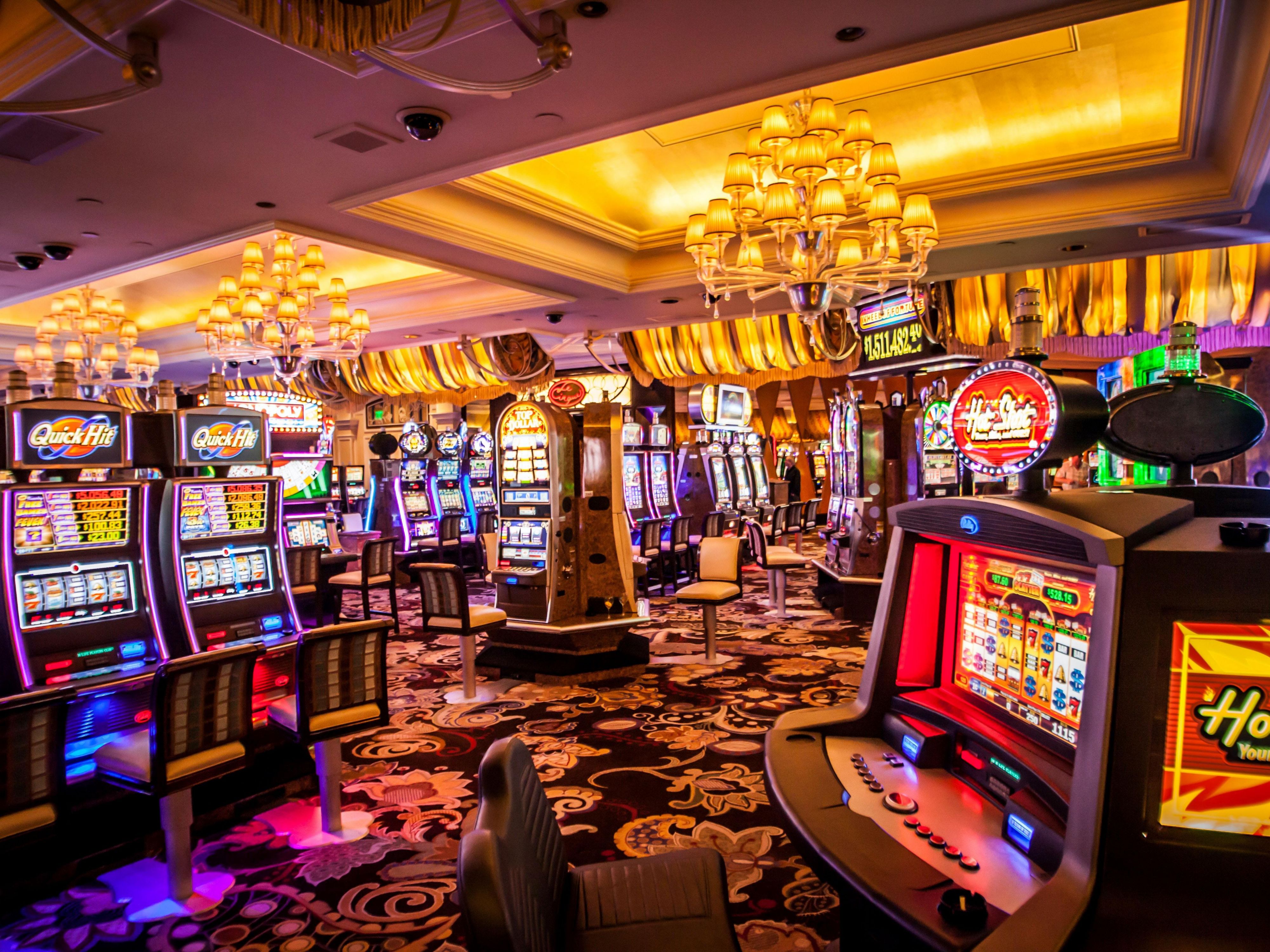 The Holiday Inn St. Louis - Creve Coeur is just a 15 minute drive to Hollywood Casino St. Louis in Maryland Heights MO.  