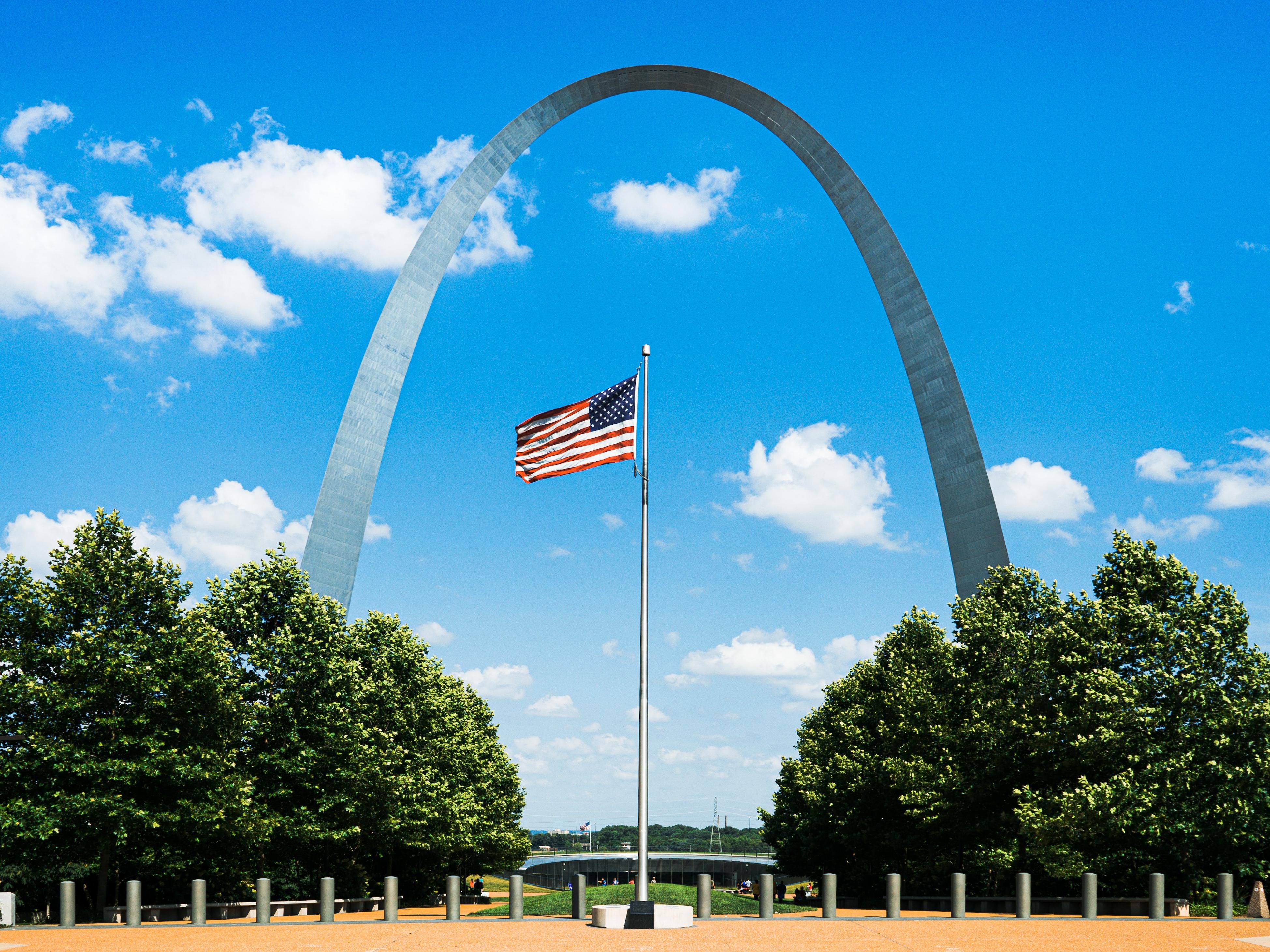 Enjoy exploring St. Louis while staying with the Holiday Inn St. Louis Downtown. We are located just blocks away from America's Center, Busch Stadium, City Museum and much more. Plan your day of sightseeing from the Arch to the Zoo all in the Lou! Book our Explore St. Louis package, includes 2 bottles of water and an Explore St. Louis guide. 