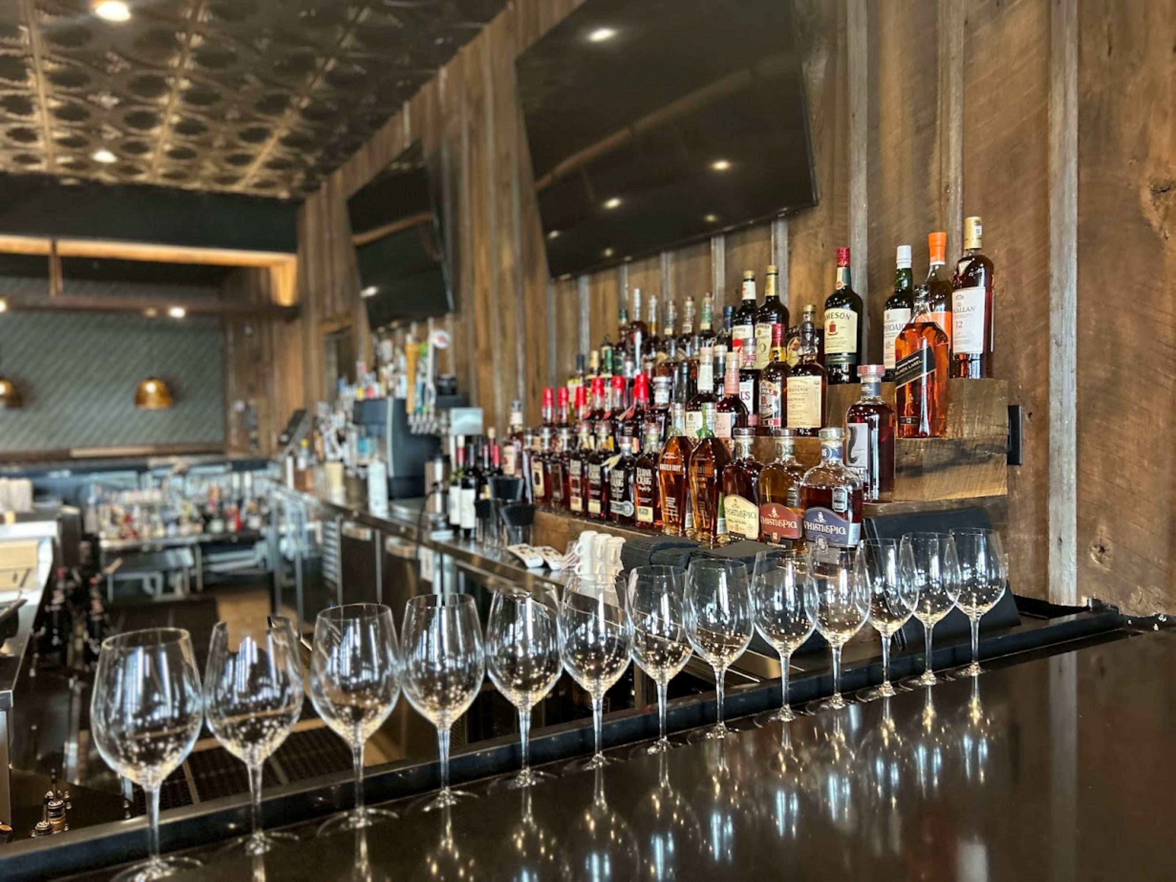 St. Louis is a beer town and the perfect spot for lively Oktoberfest celebrations. From buzzing neighborhoods to iconic breweries, explore biergartens like Urban Chestnut, taprooms like 4 Hands, and brewery tours at Schlafly. There’s a pint for every beer lover.