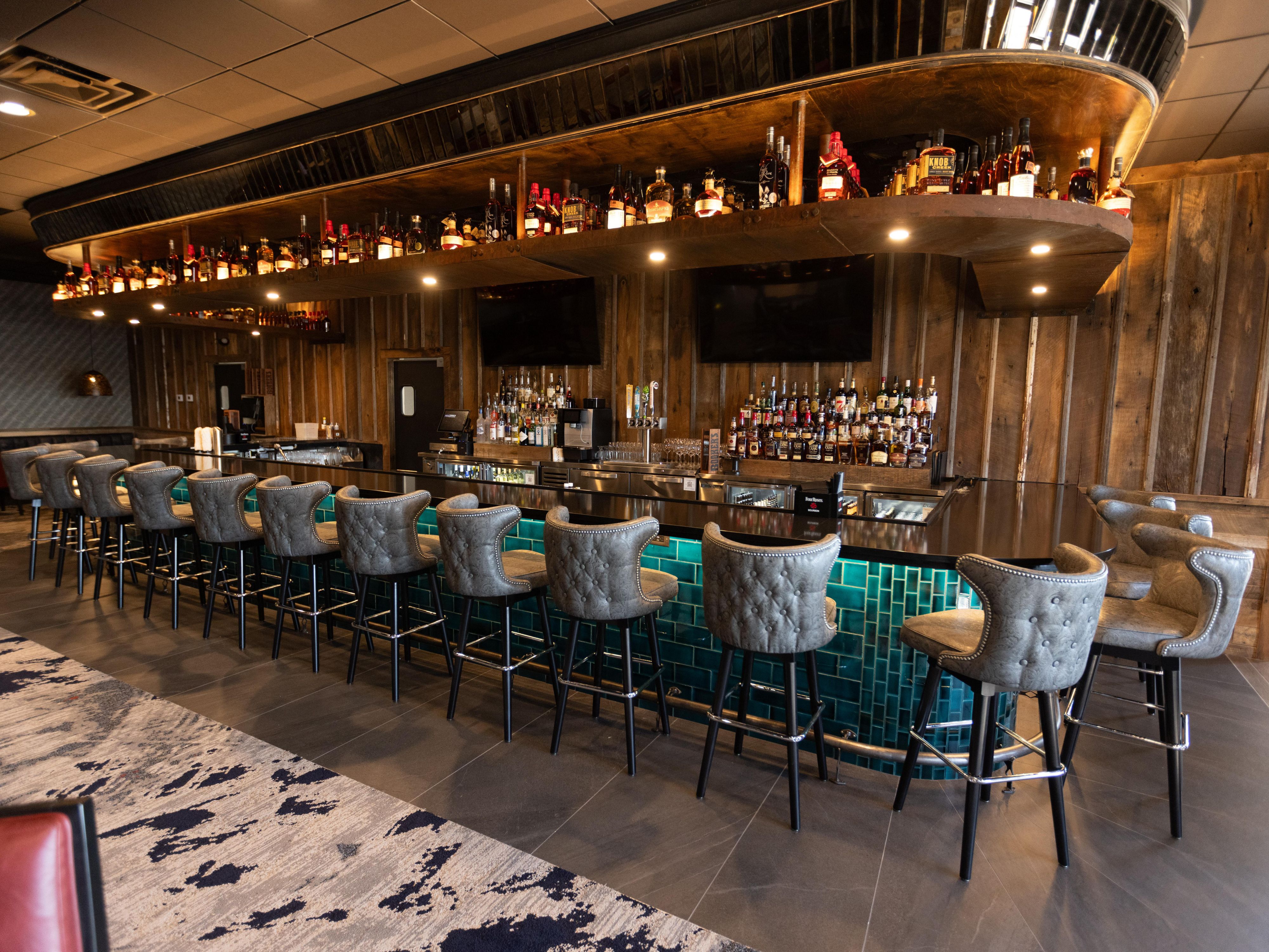Elevate your evenings at The Lounge by Twisted Tree, where an extensive wine list and signature barrel selections await to perfectly complement your favorite cocktail while enjoying appetizers and sandwiches from our award-winning steakhouse. We open at 4:00 PM every Tuesday through Saturday. 