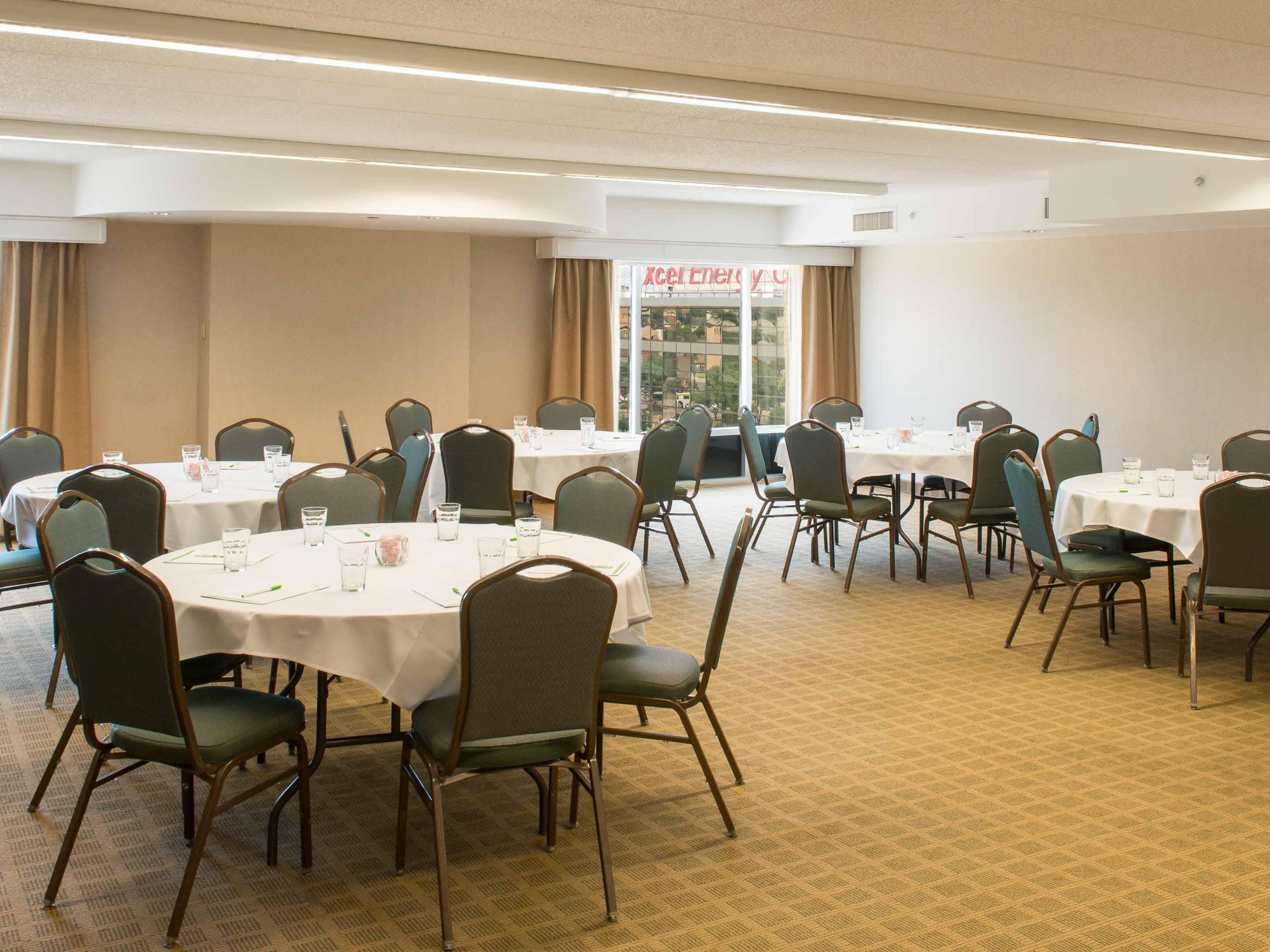 We offer 1,992 square feet of flexible meeting space for your wedding, event, or conference. Let us handle the catering so you can relax and enjoy!