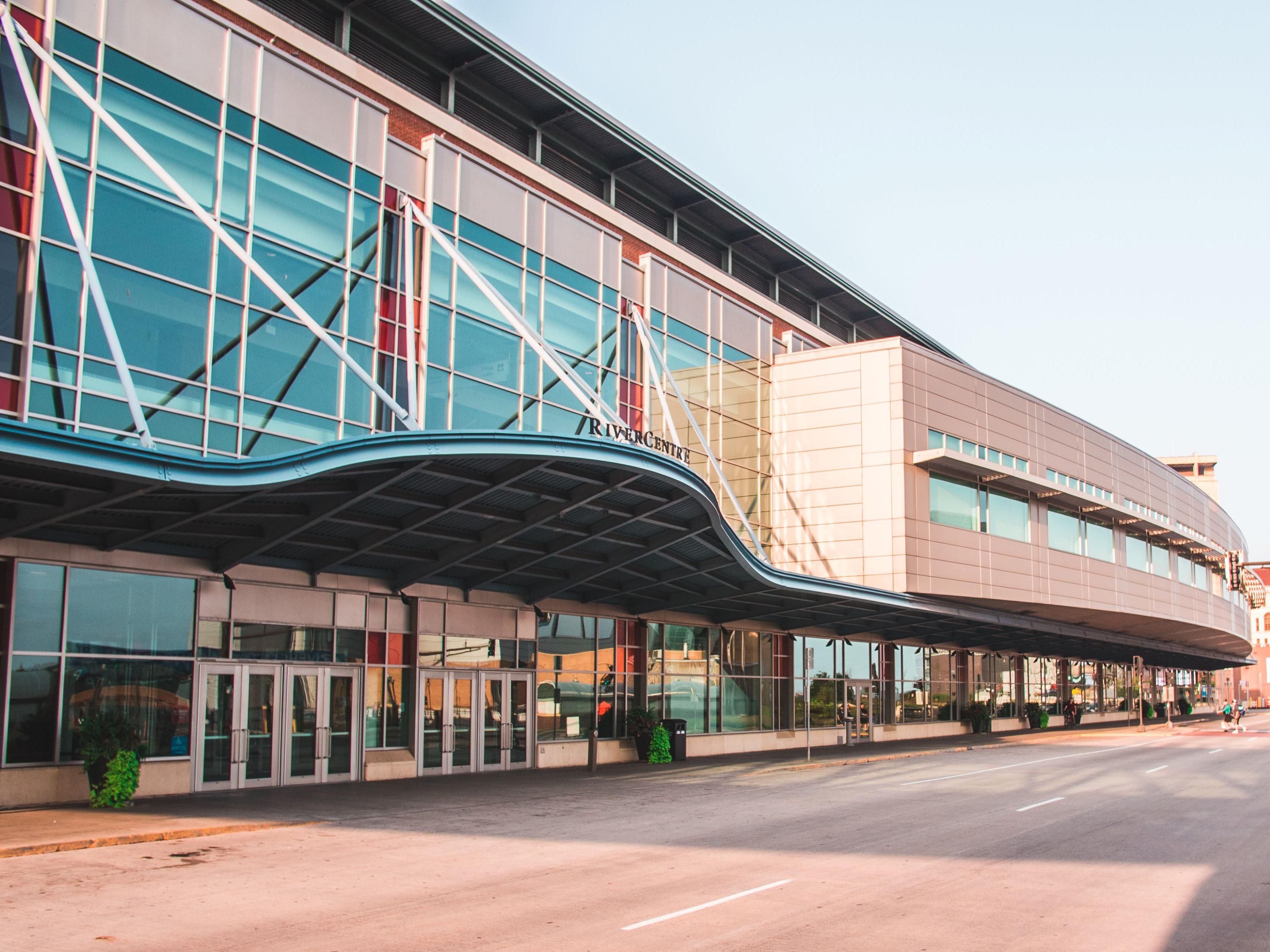 We offer competitive group block rates for guests visiting Saint Paul RiverCentre for conventions, events, meetings, and concerts. Please contact us for more information.