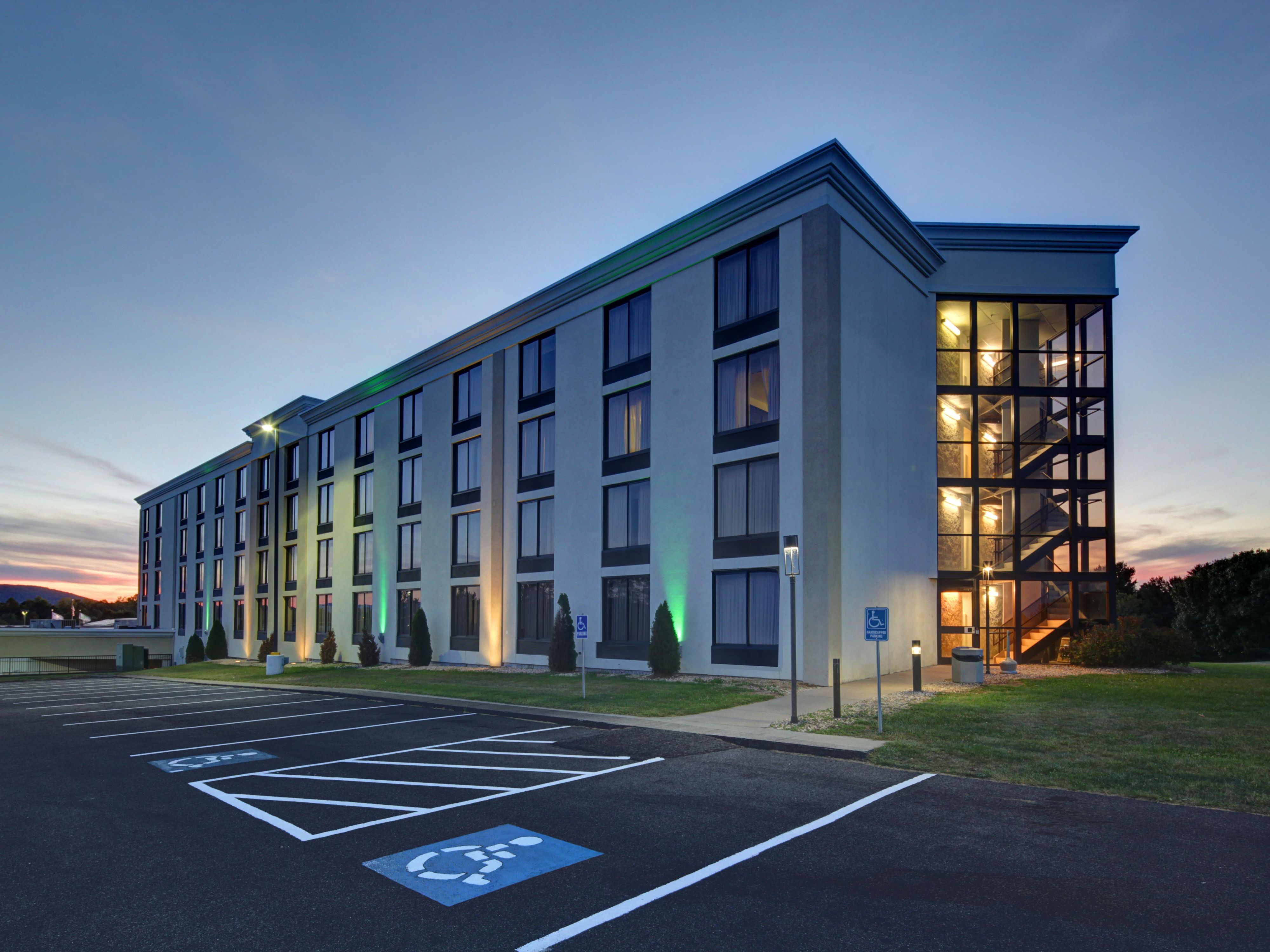 Holiday Inn Staunton 5267079301 4x3