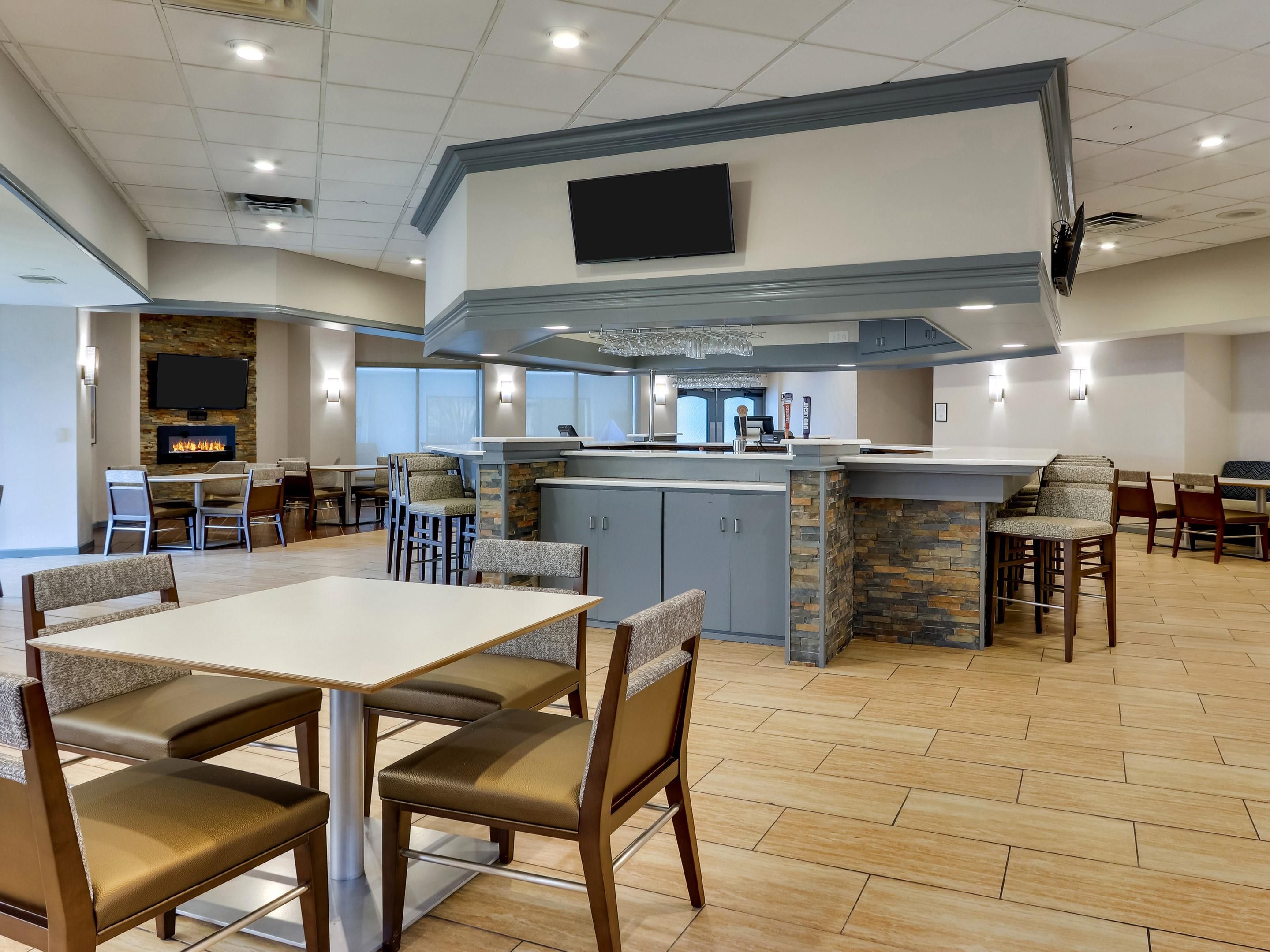 Relax with a casual meal or drinks at The Exchange, our onsite restaurant and bar. Serving American favorites for breakfast and dinner, it’s the perfect spot to start your morning or unwind after a day of exploring.