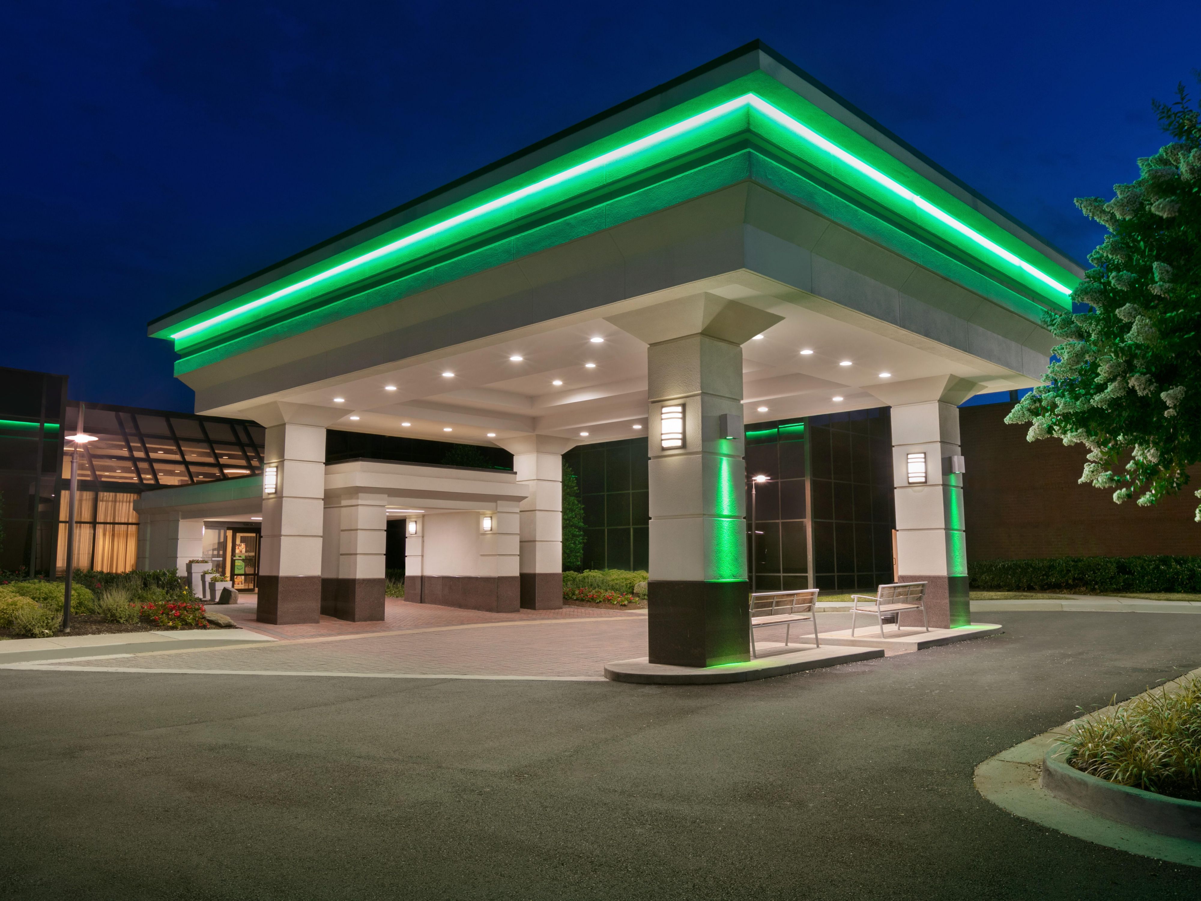 Pet Friendly Hotel  near IAD Holiday  Inn  Washington 