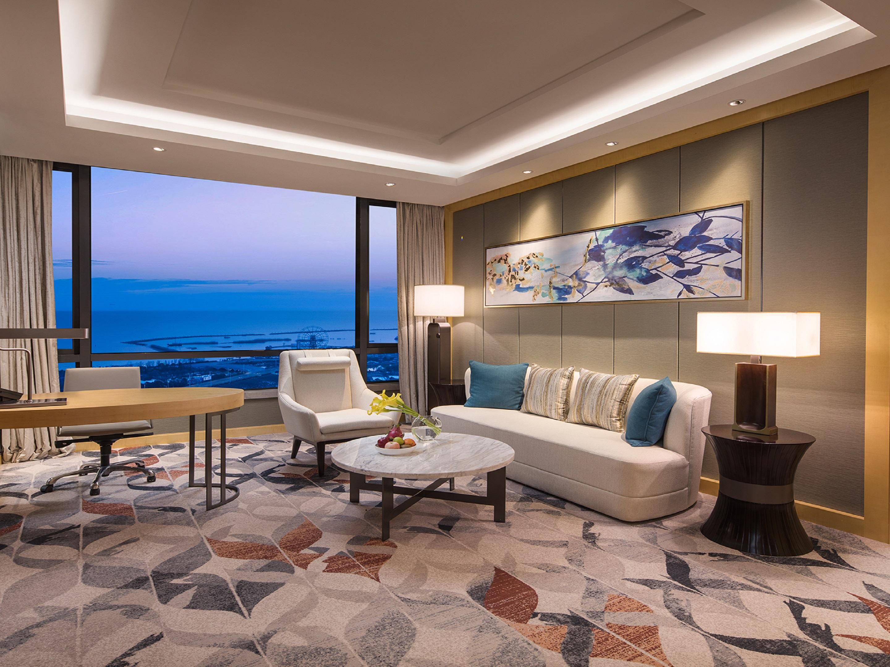Holiday Inn Superior Suite