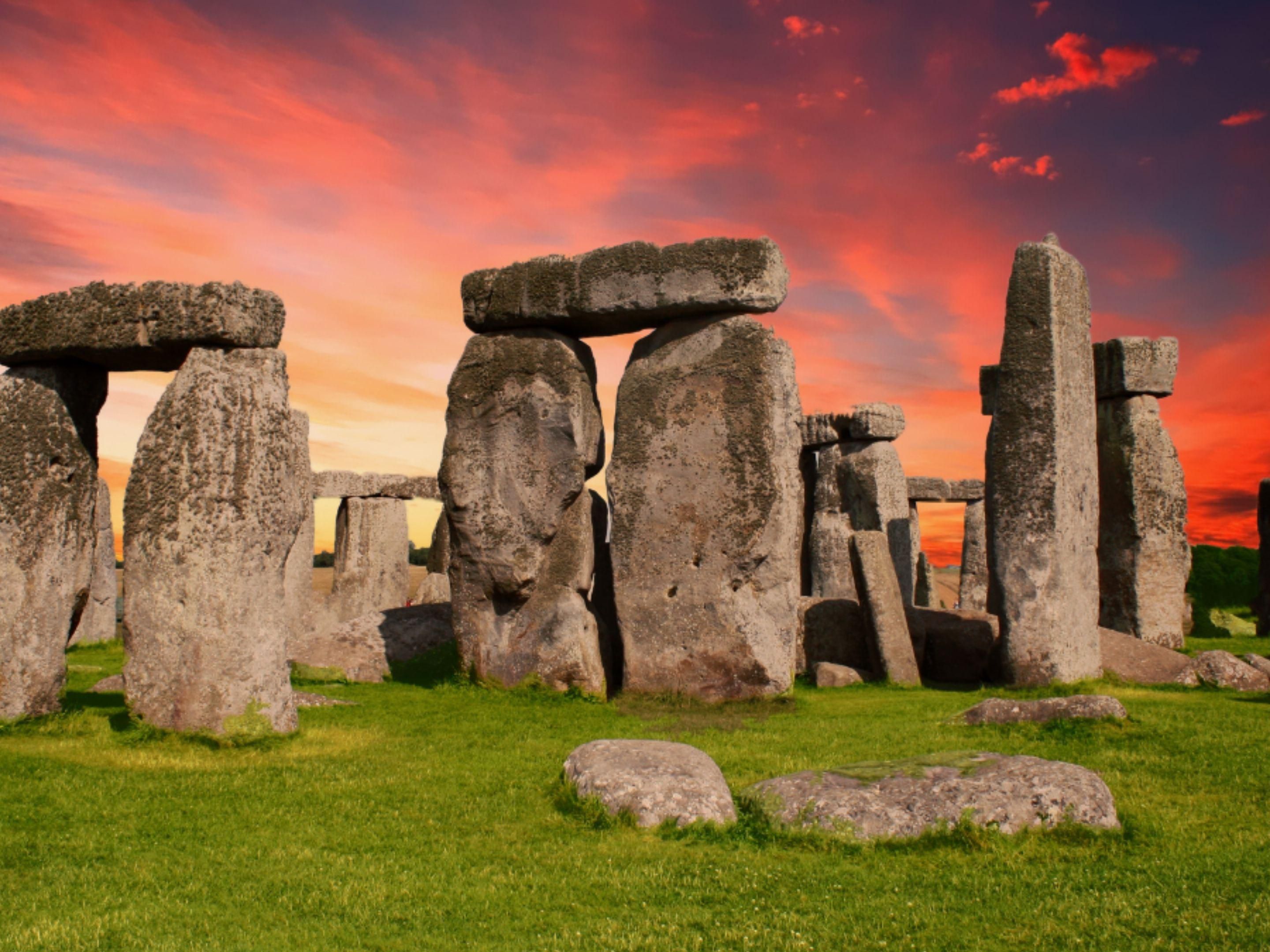 Whether you're looking to get away for a quiet break or for a weekend of adventure and fun, the Holiday Inn Swindon is the perfect place to wind down at the end of the day. Ideally situated, our hotel is just a stone throw away from many local attractions, including Cheddar Gorge, Stonehenge, and Bowood House and Gardens and much more.
