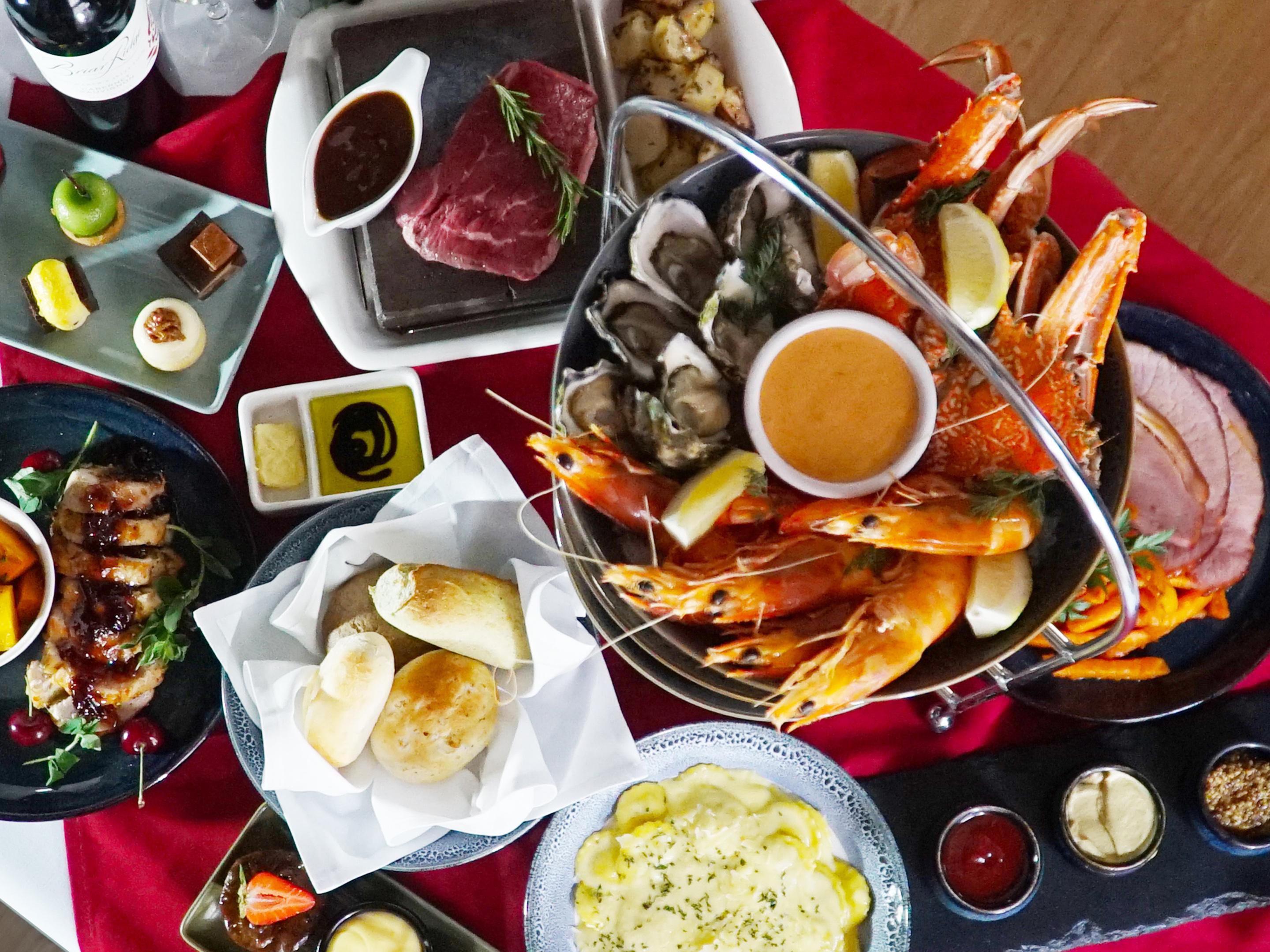 Enjoy fresh lunch and dinner with our local partners and receive exclusive discounts! Our hotel is located right next to different cuisines of the world to indulge yourself. 
