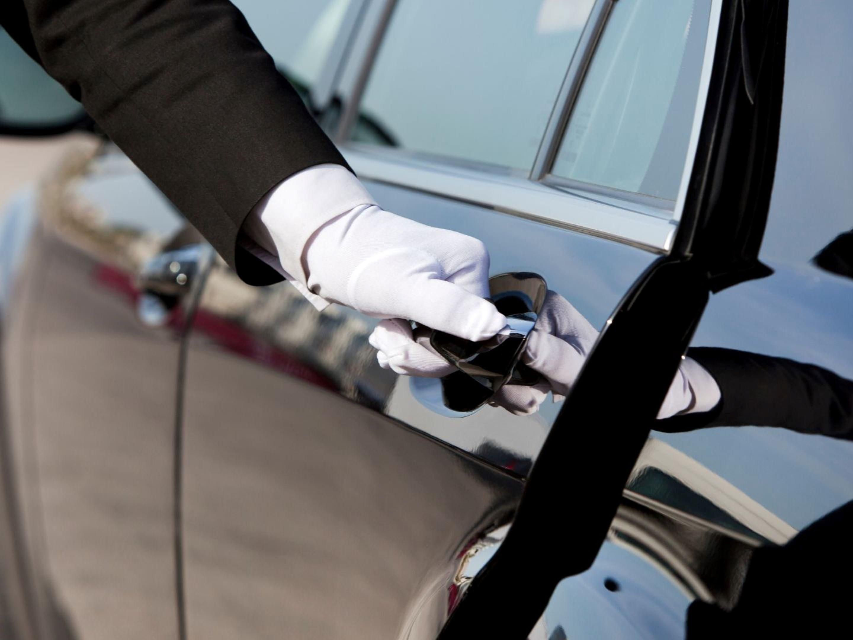 прокат машин с водителем. прокат машин с водителем. автомобиль. выбор автомобиля. трансфер машина.