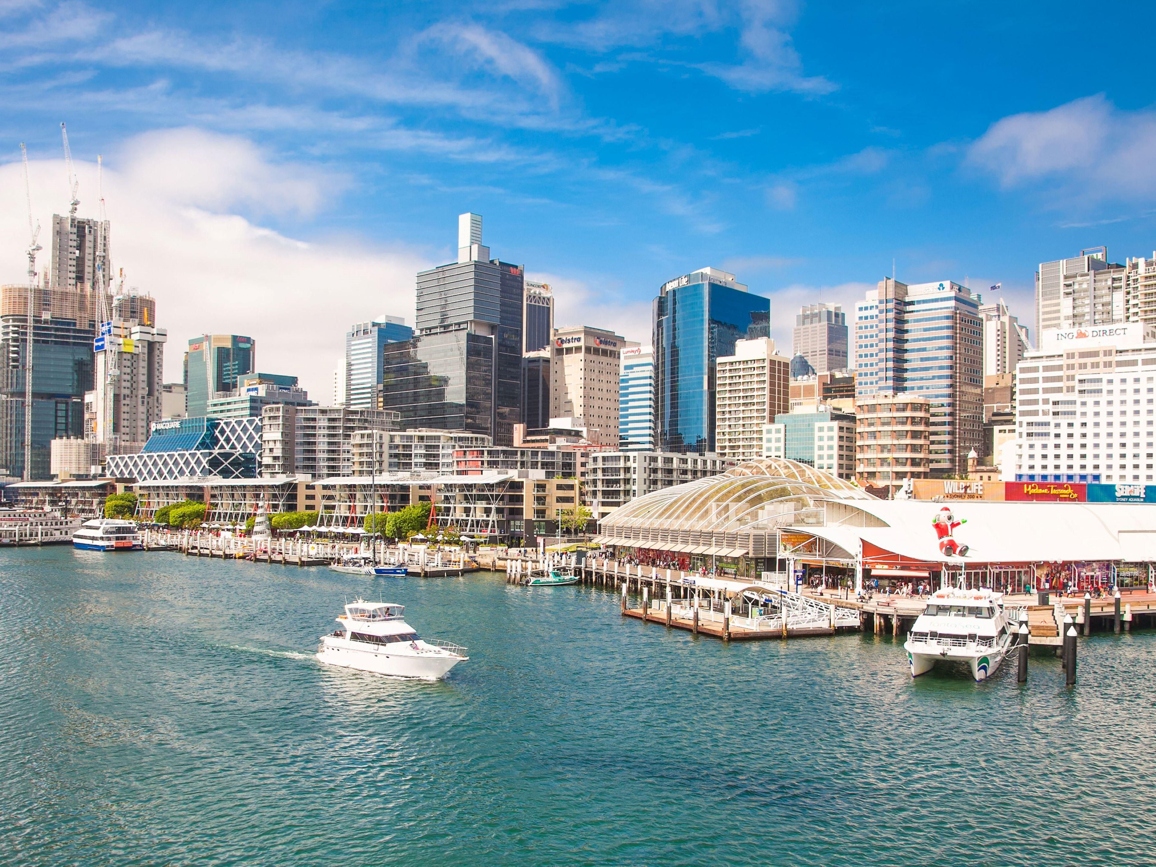 Located within 5 minutes' walk of Darling Harbour, a buzzing waterside district where you can enjoy events & attractions, eat, drink, shop and get carried away by the beautiful fireworks happening every Saturday evening. 