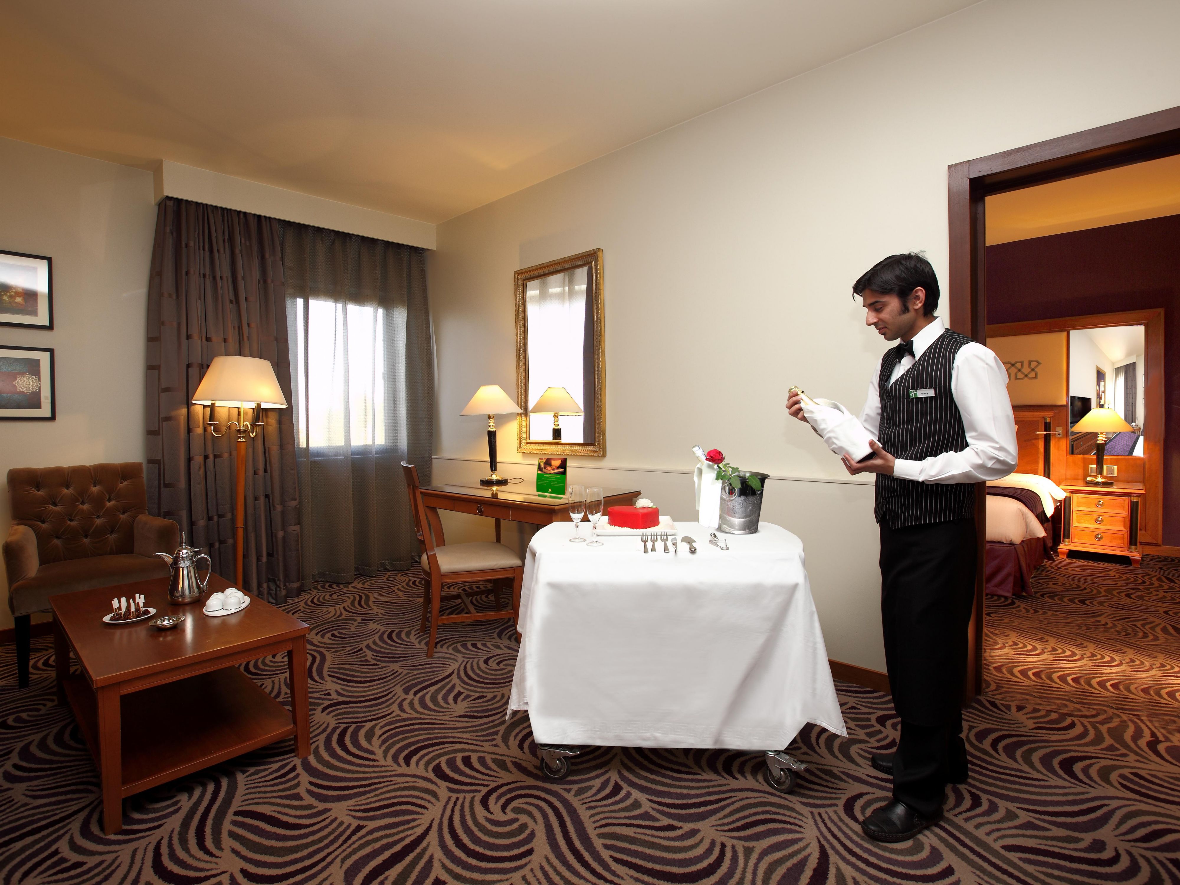 Experience the ultimate convenience with our exceptional in room dining. Craving for a late night snack, a romantic dinner or a delicious breakfast in bed all this is a telephone call away. Simply call room service and they will prepare all your culinary wishes.