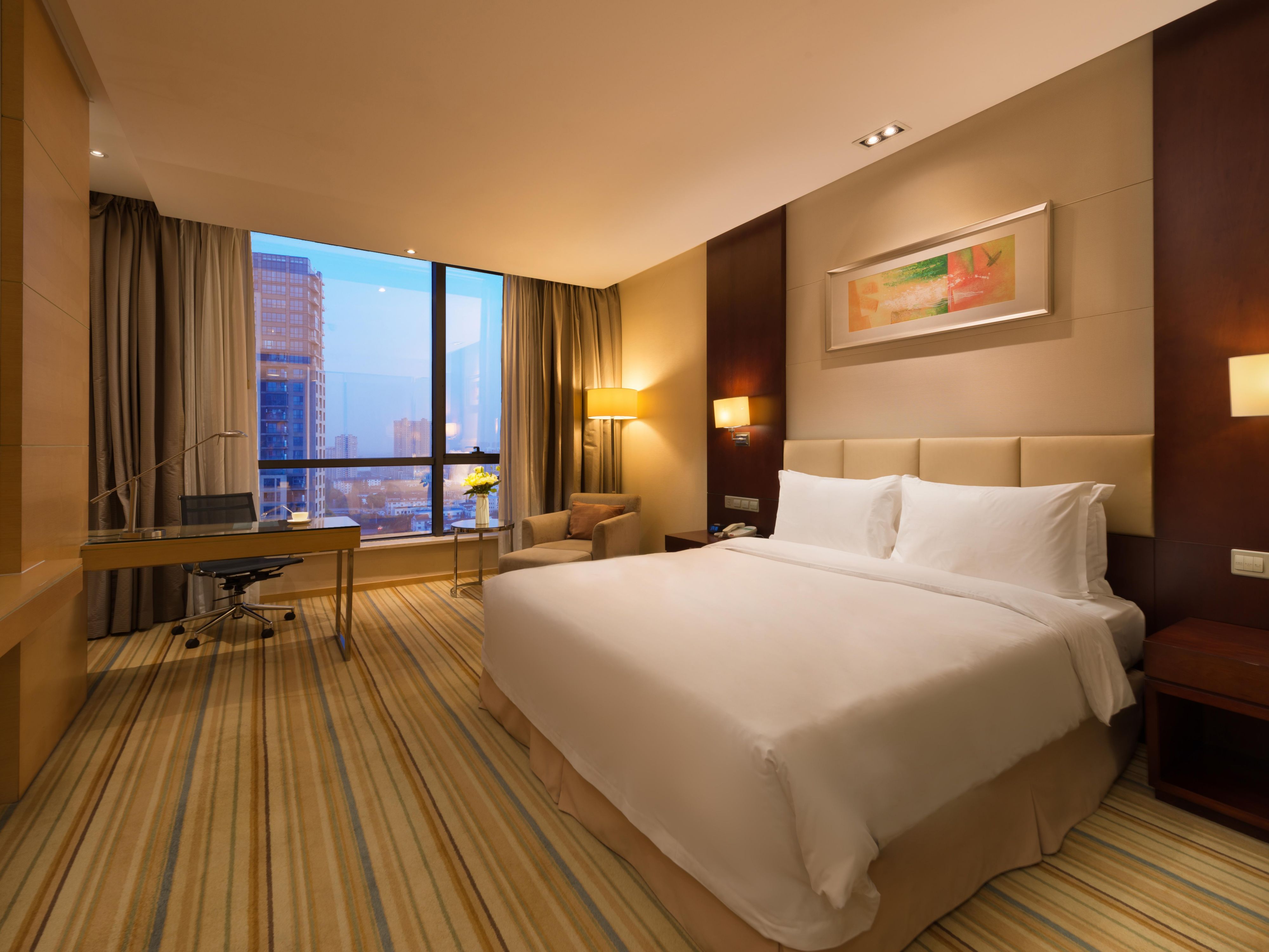 SUPERIOR-ZIMMER MIT KINGSIZE-BETT