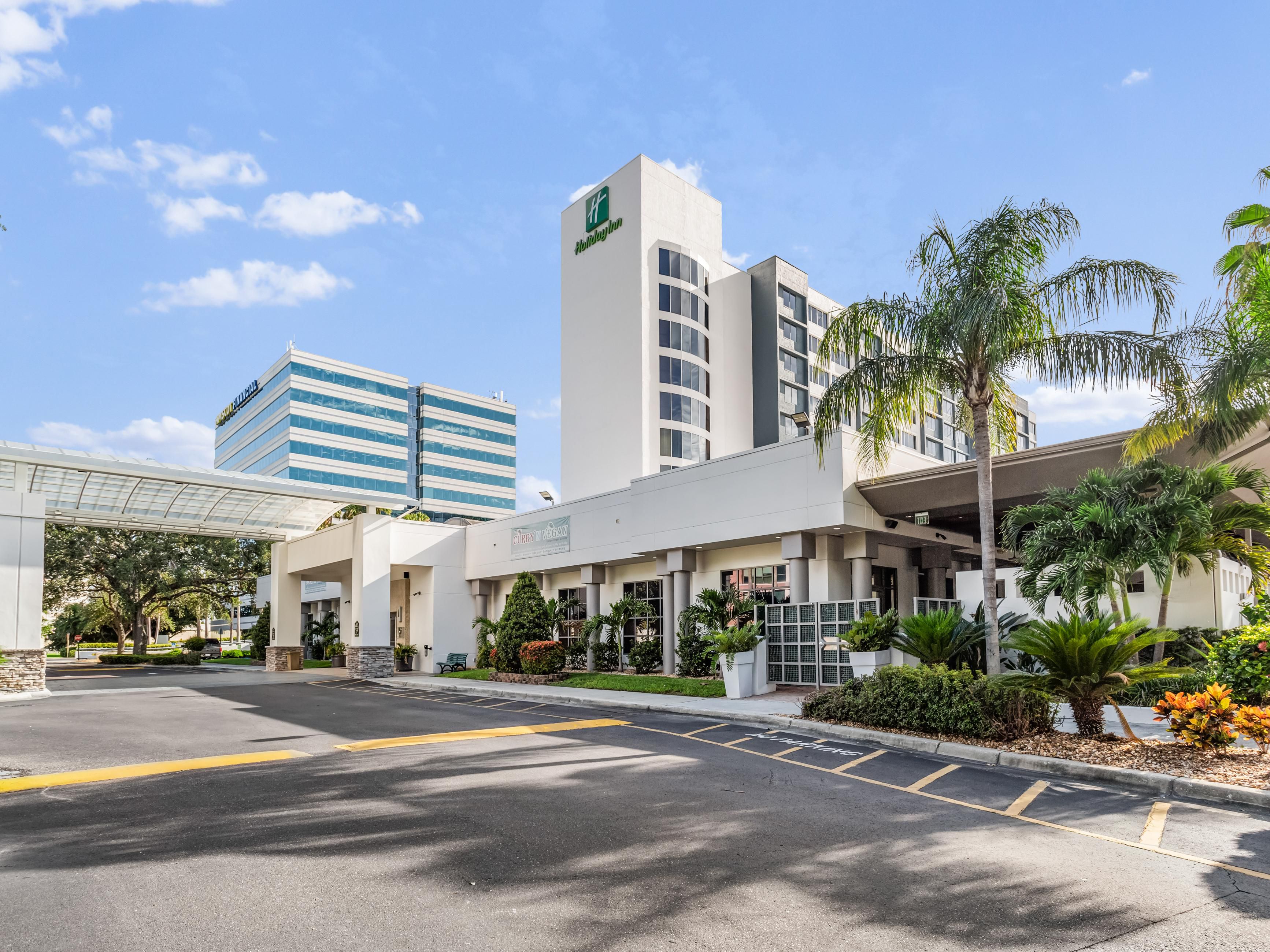 Take a 360° virtual tour of our guest rooms, welcoming lobby, and versatile meeting spaces. See what awaits you and book your stay with confidence at Holiday Inn Tampa Westshore - Airport Area