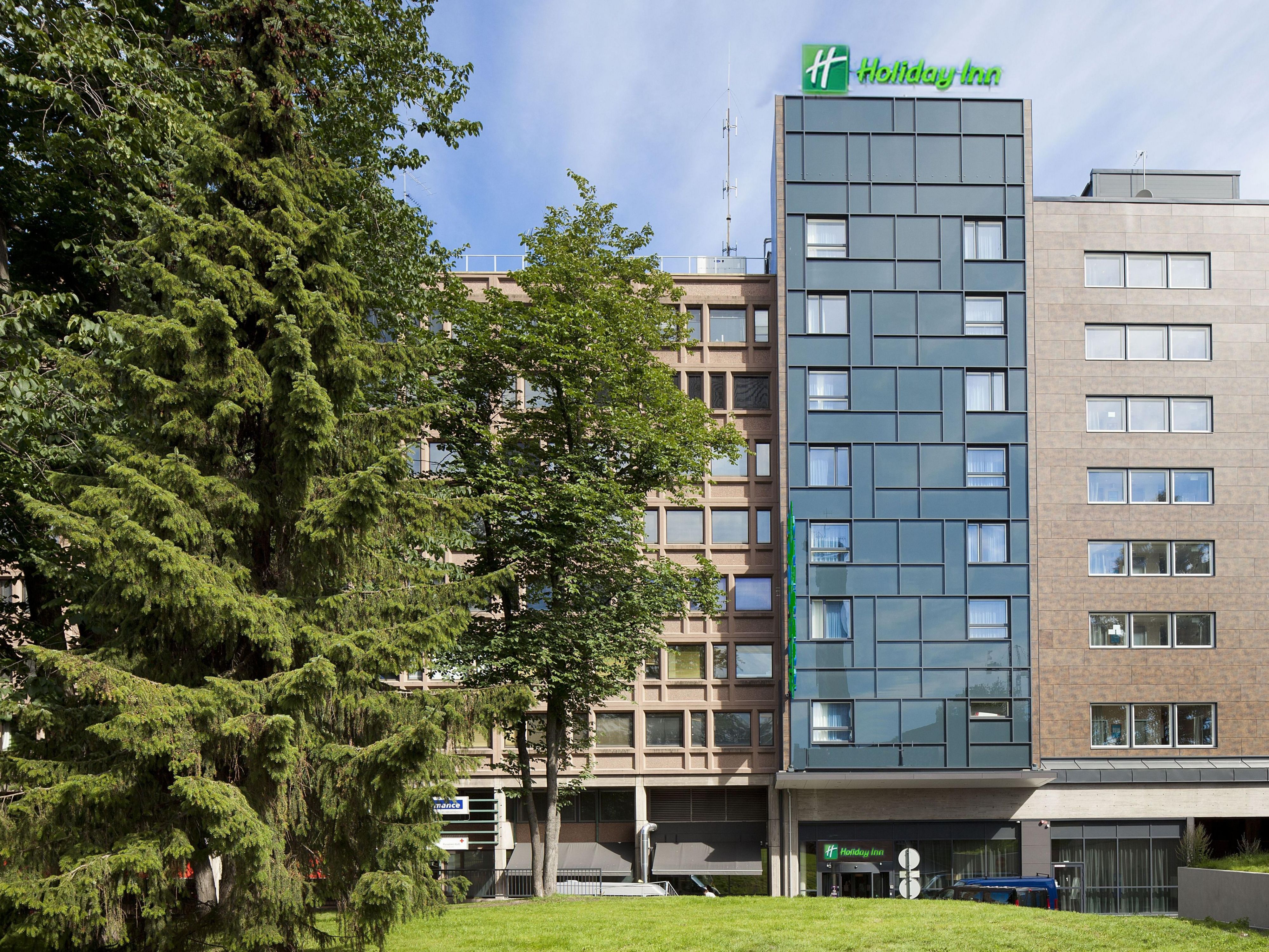 One of the great local benefits of our hotel is that you can park your car for a special price if you have an IHG One Rewards membership. We have plenty of covered parking space at street level and also a garage. The price for IHG One Rewards members is €13/24 hours (normally €23). Contact our front desk for more information.