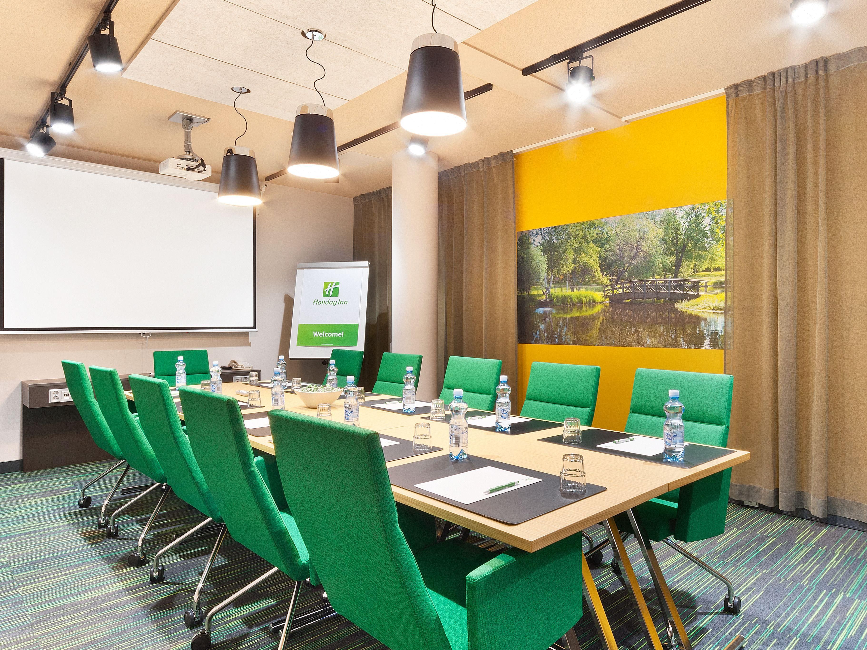 Did you know that you can hold an effective meeting in the heart of the city? Our modern meeting room can serve up to 10 guests. So bring your sales team or board members to our hotel. Contact our sales sales@holidayinntampere.fi for more information or take a tour at our 360-show.