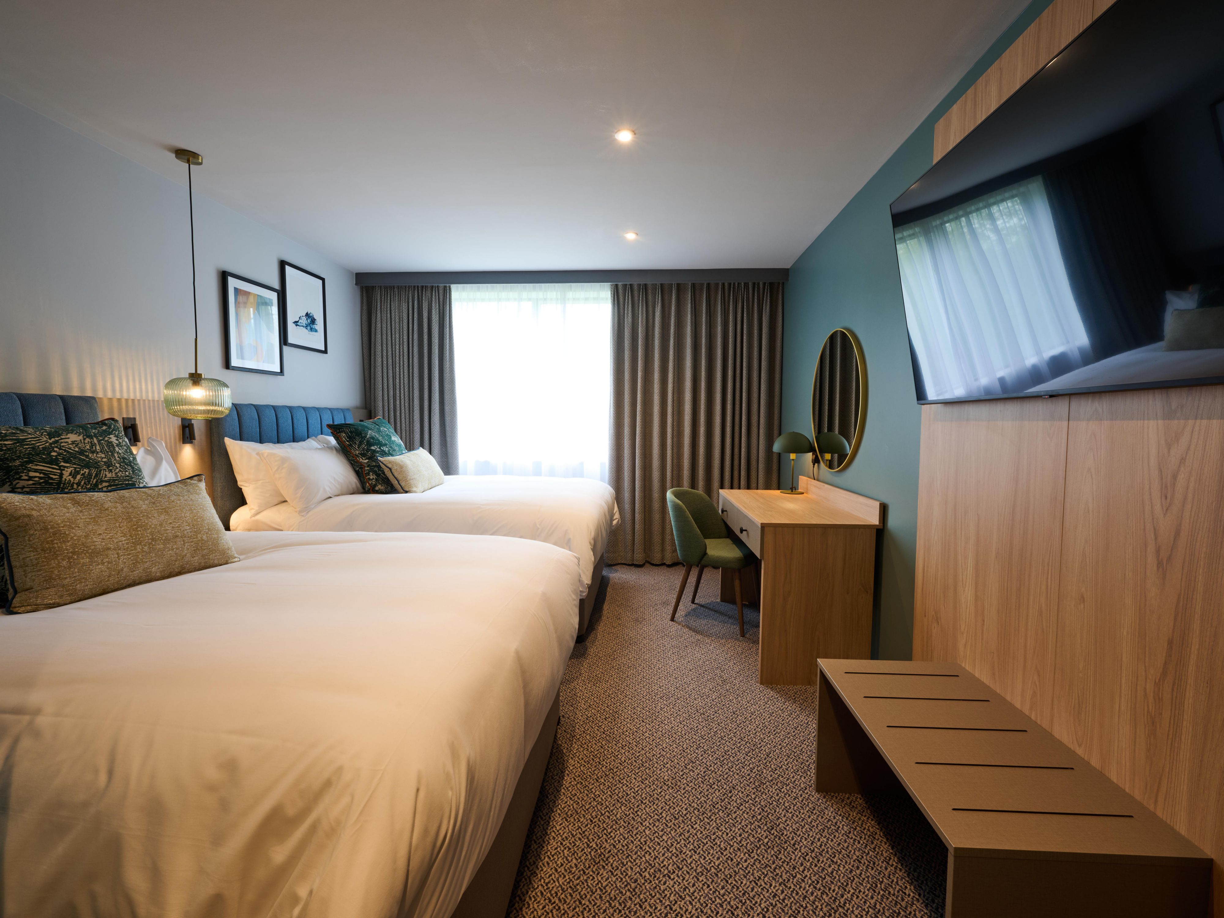 Dos camas dobles en dormitorio doble en voco Telford