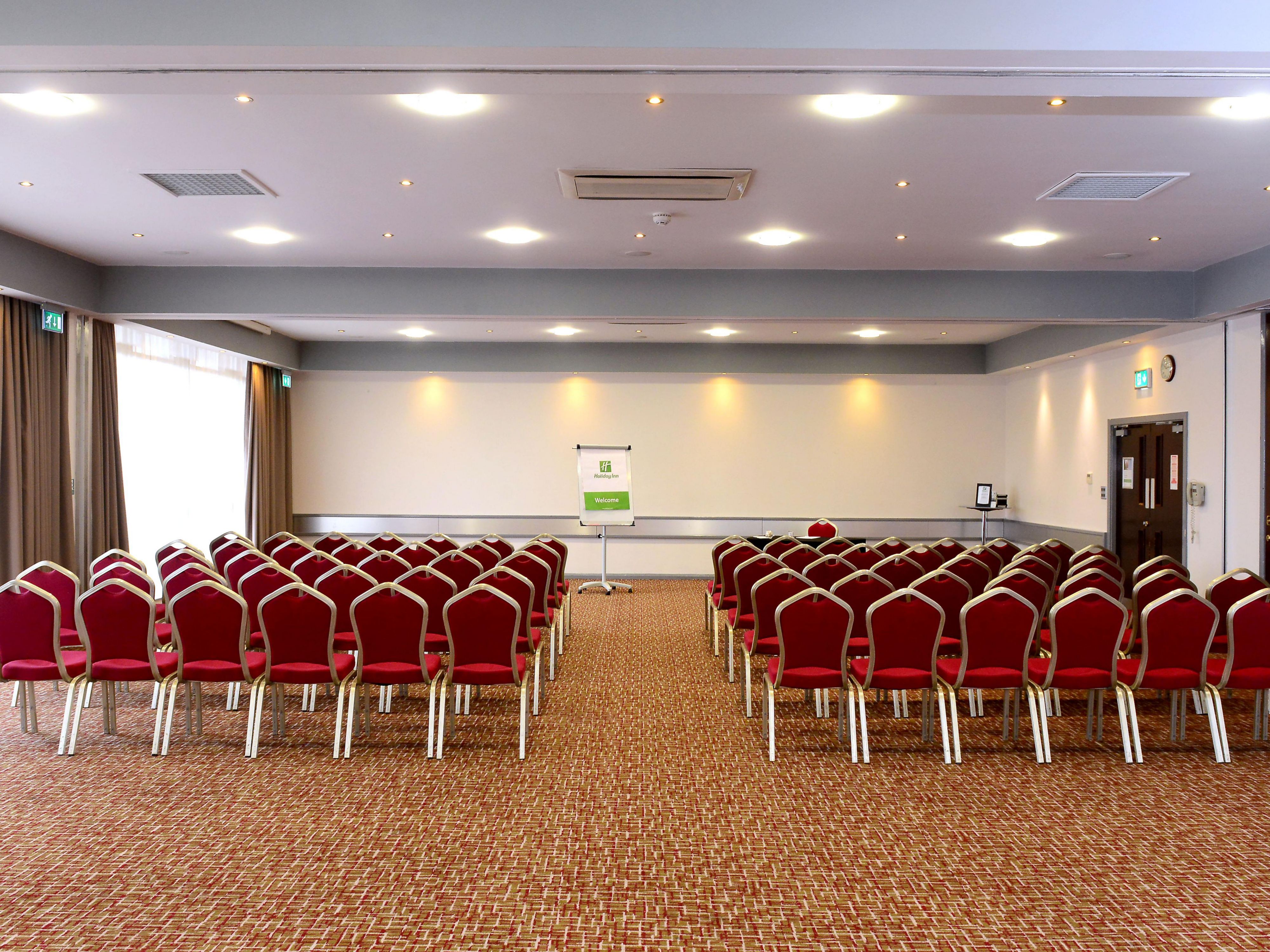 We have five versatile meeting rooms with air-conditioning, windows and WiFi. The Pritchard suite has been refurbished. A dedicated event planner will assist with planning to ensure your event is a success. Whether you are holding a training course, product launch, seminar, dinner or wedding, we have the facilities and experience you need.